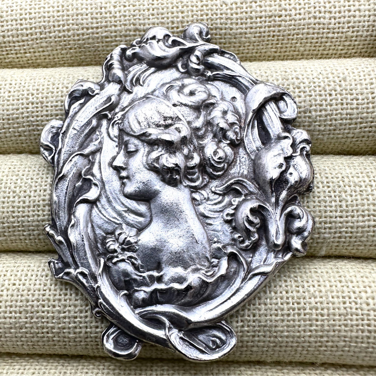 Vintage Art Nouveau Design Silver Tone Brooch Pin 2.5 Inch (1 of 2)