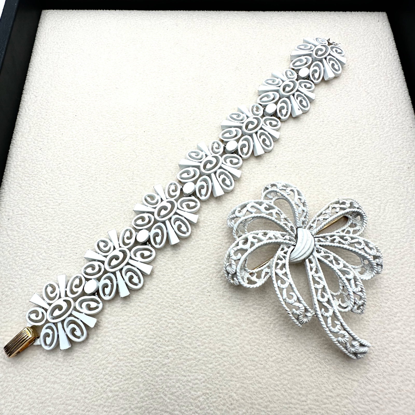 Vintage Trifari Gold Tone White Enamel Brooch and Bracelet 7 Inch Length: Vintage Trifari Gold Tone White Enamel Brooch and Bracelet 7 Inch Length