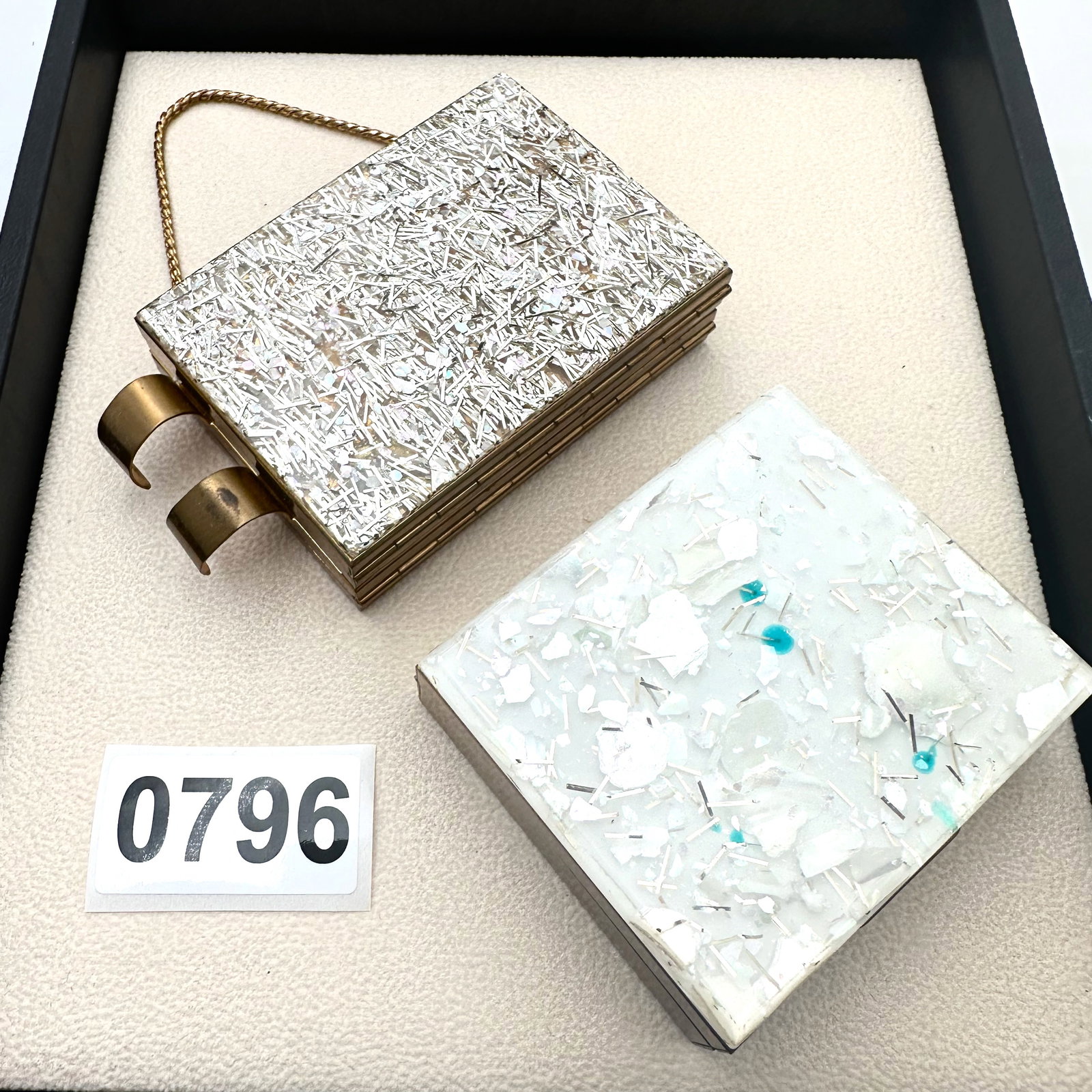 Lot of Two Vintage Confetti Lucite Make Up Compacts (1 of 2)