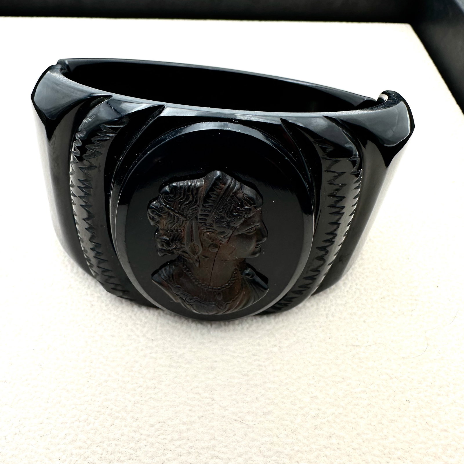 Vintage Black Bakelite Hinged Clamper Bracelet 7 Inch (1 of 2)