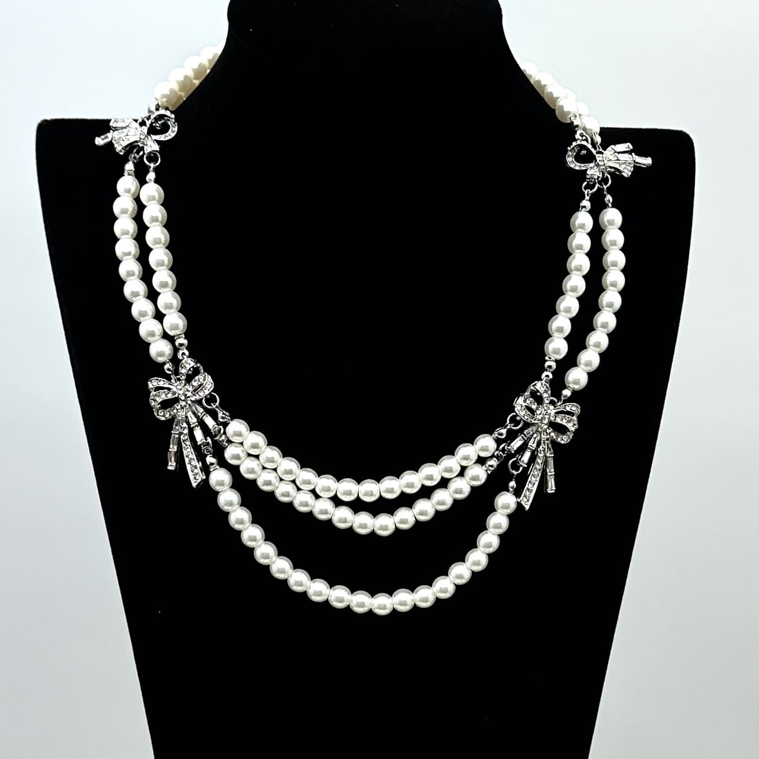 White Faux Pearl and Crystal Bow Silver Tone Necklace 16 to 18 Inch: White Faux Pearl and Crystal Bow Silver Tone Necklace 16 to 18 Inch