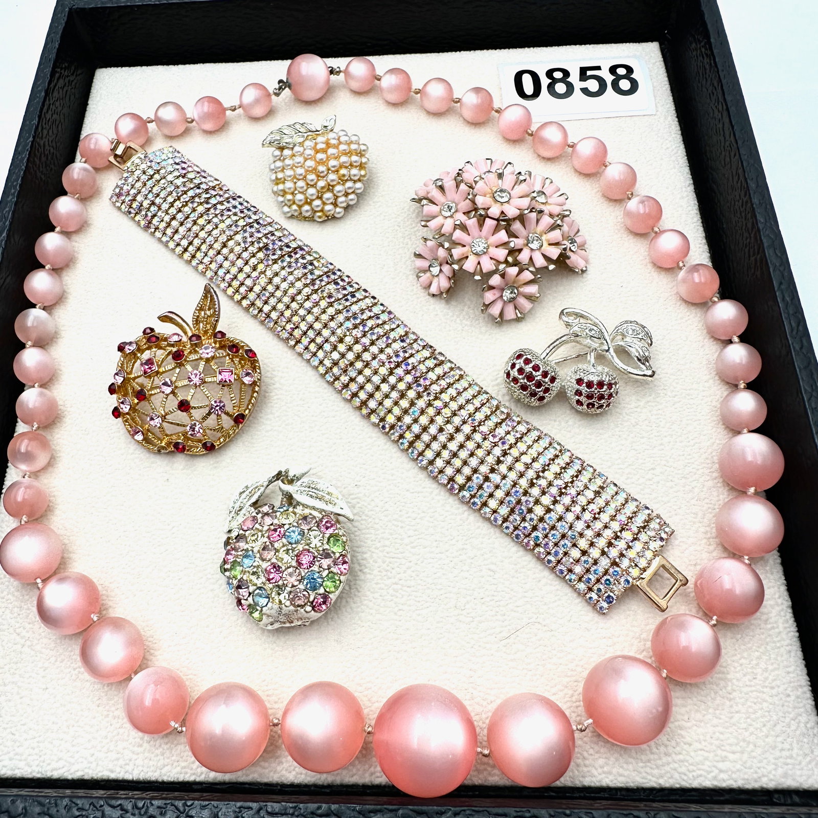 Vintage Jewelry Collection Group Lot: Vintage Jewelry Collection Group Lot