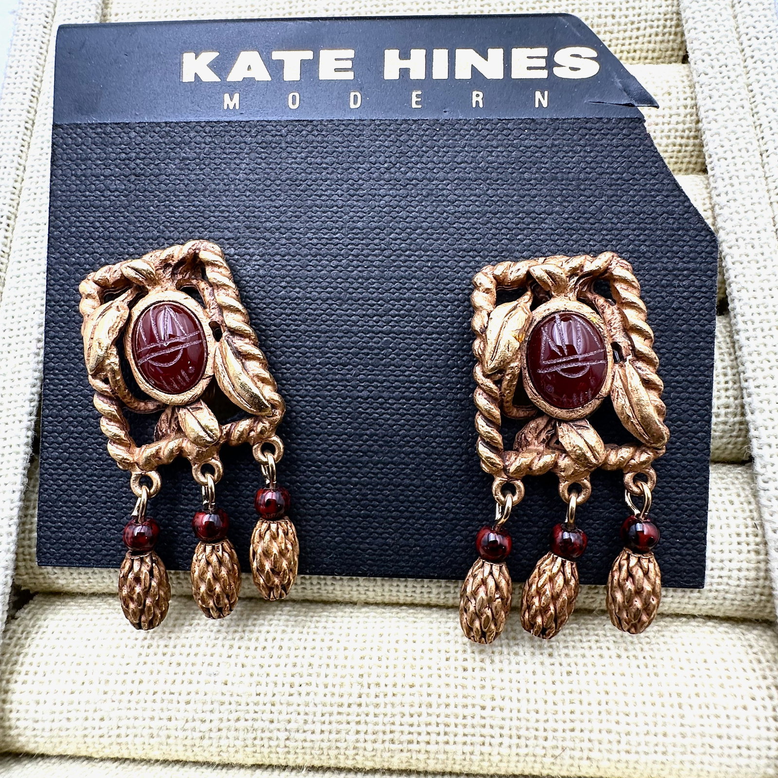 Vintage Kate Hines Carnelian Colored Scarab Gold Tone Clip Earrings On Original Card (1 of 2)