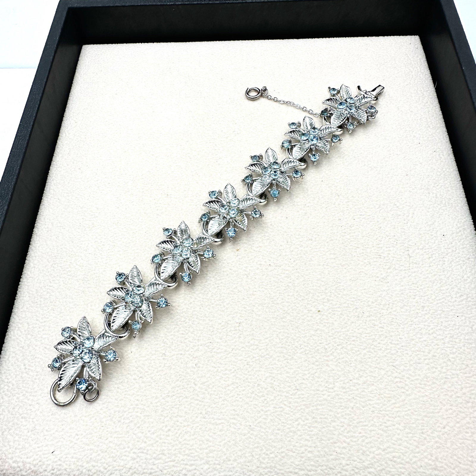 Vintage Light Blue Glass Rhinestone Silver Tone Bracelet 7 Inch (1 of 2)