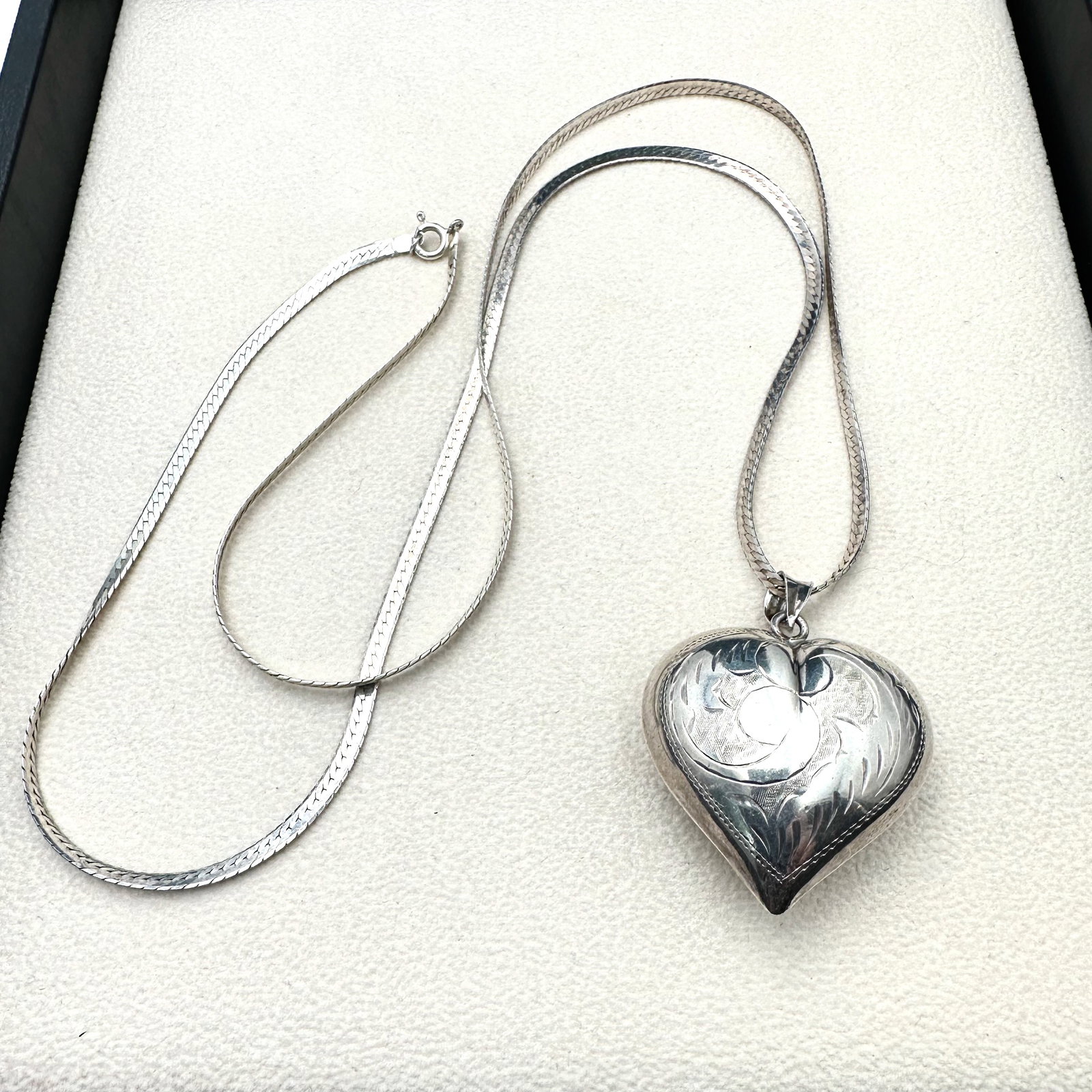 Sterling Silver Large Puffy Heart Pendant Necklace 28 Inch Chain (1 of 2)