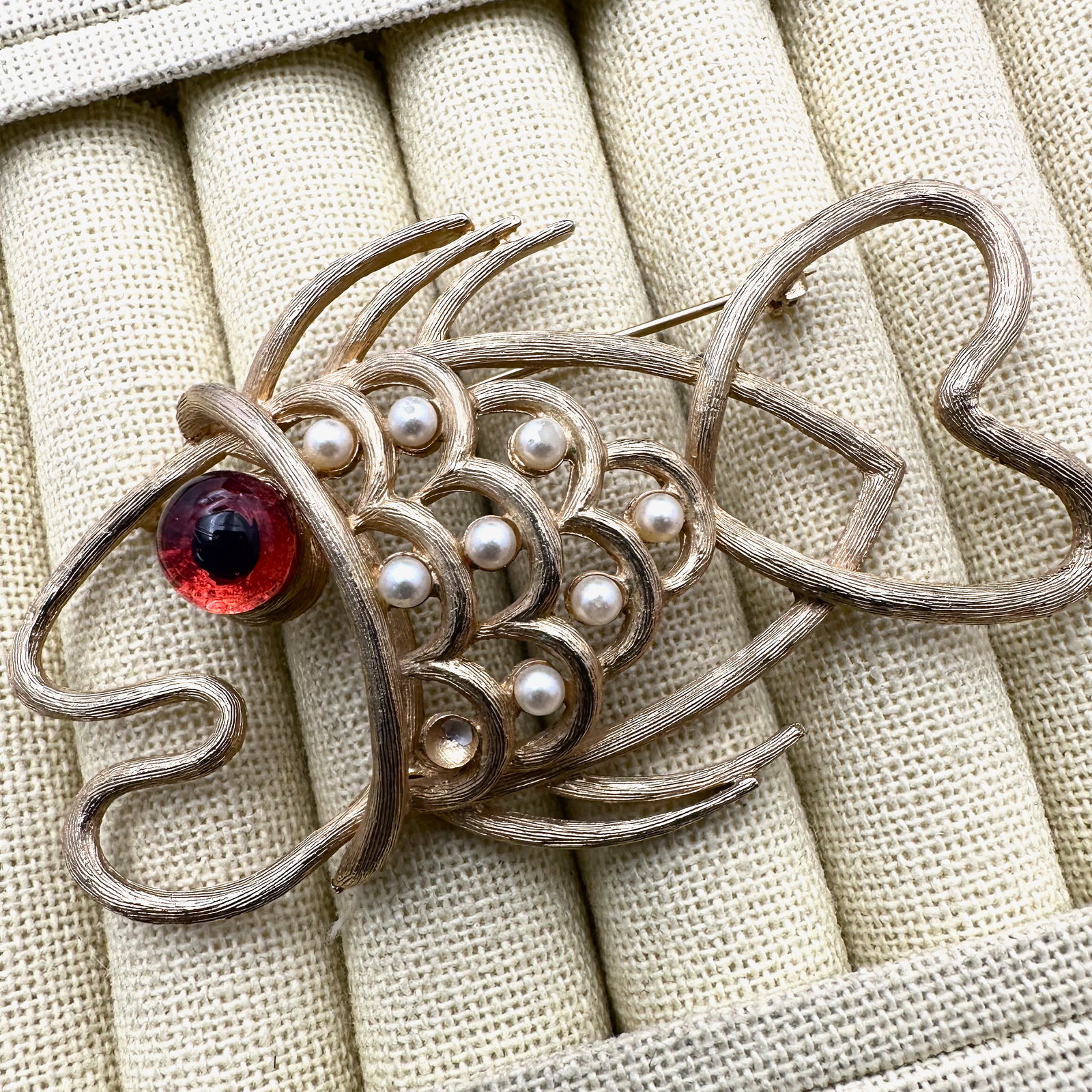 Vintage Weiss Gold Tone Large Fish Brooch Pin 3.25 Inch Unusual Design (1 of 2)