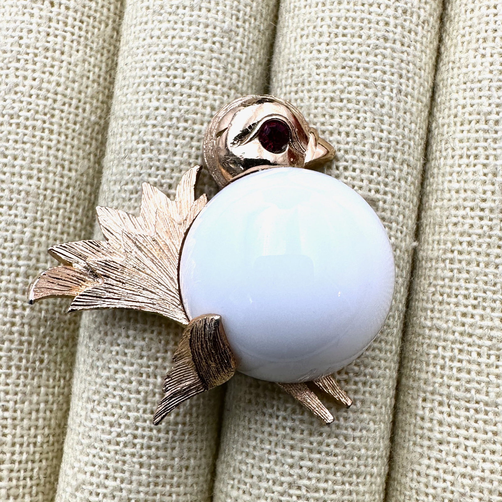 Vintage Napier White Jelly Belly Gold Tone Bird Brooch Pin 1.5 Inch: Vintage Napier White Jelly Belly Gold Tone Bird Brooch Pin 1.5 Inch