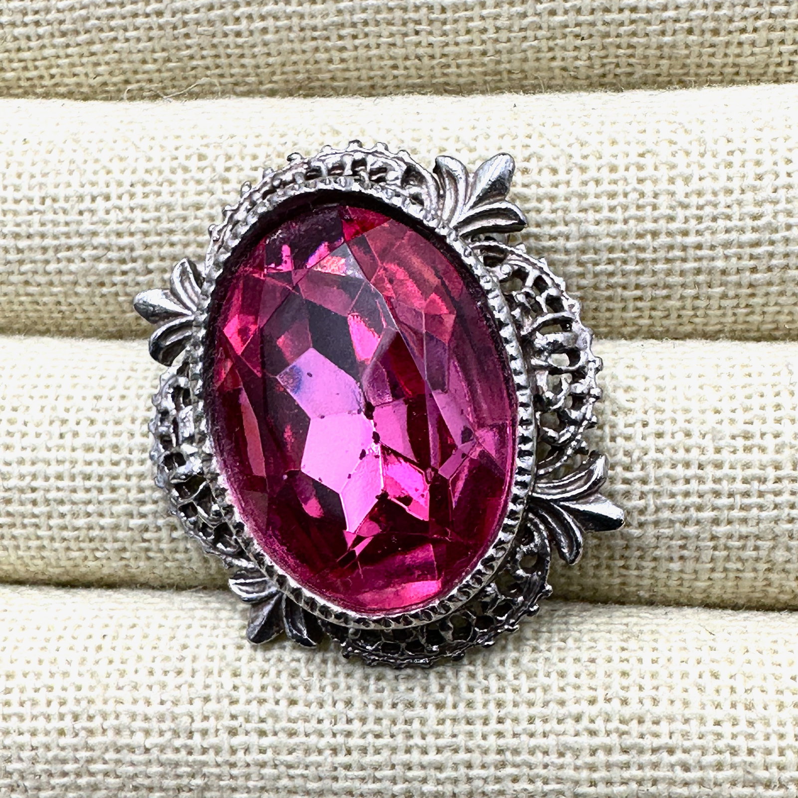 Vintage Pink Glass Stone Silver Tone Brooch Pin 1.5 Inch: Vintage Pink Glass Stone Silver Tone Brooch Pin 1.5 Inch