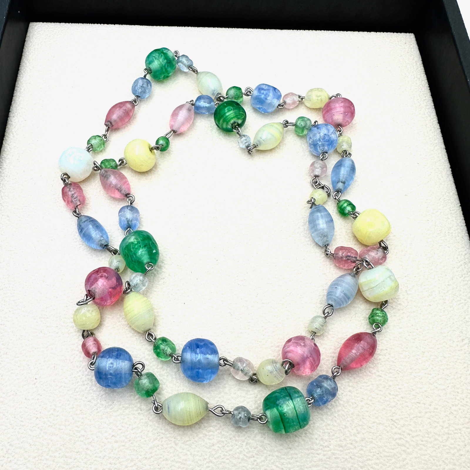 Vintage Pastel Multicolor Art Glass Bead Necklace Silver tone 28 Inch Length: Vintage Pastel Multicolor Art Glass Bead Necklace Silver tone 28 Inch Length