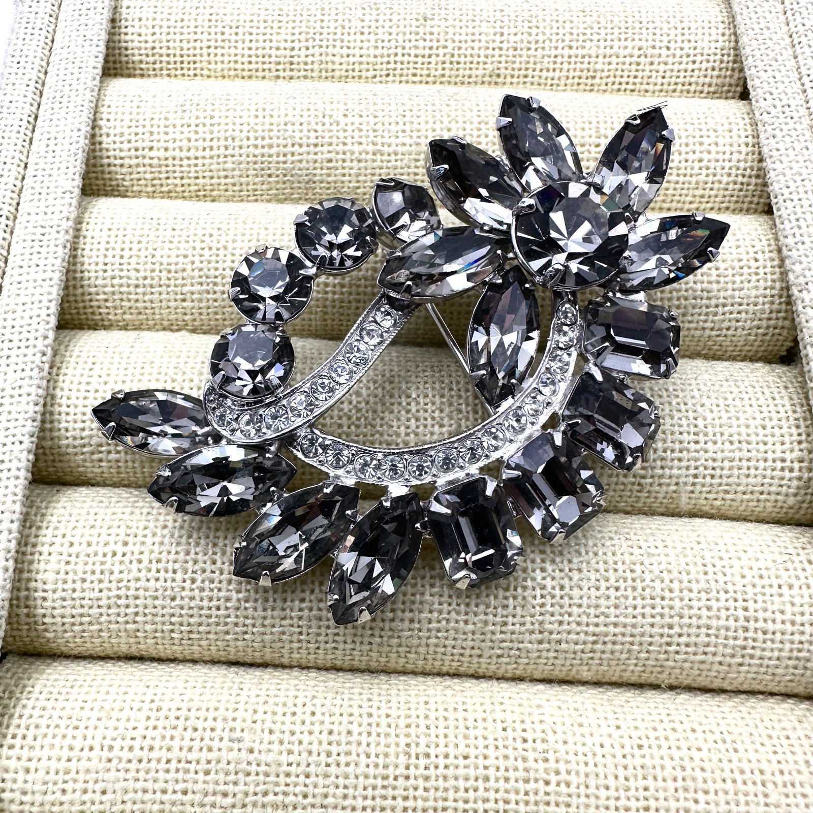 Vintage Eisenberg Grey and Clear Glass Rhinestone Silver Tone Brooch Pin 2.5 Inch Pristine Condition (1 of 2)