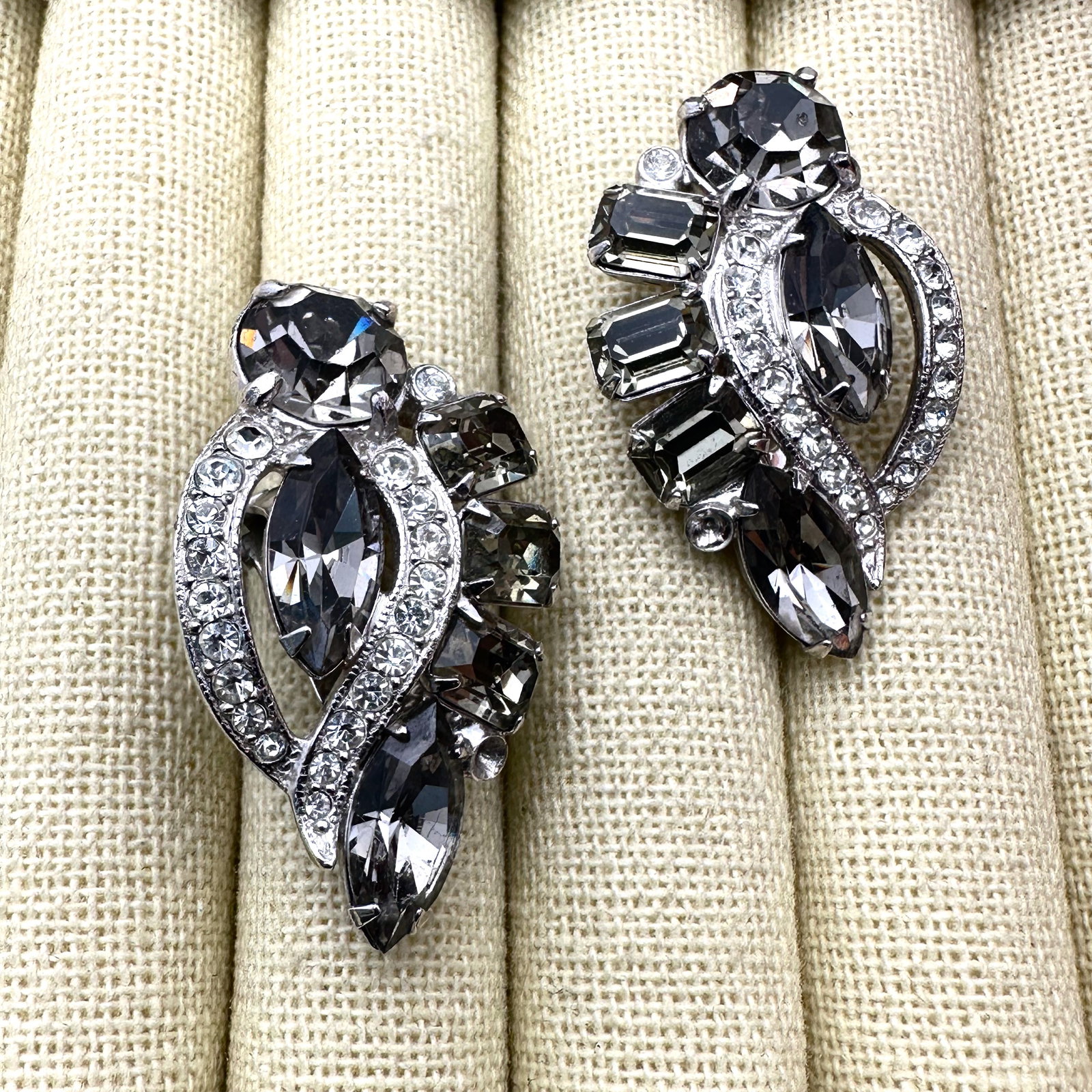 Vintage Eisenberg Grey and Clear Glass Rhinestone Silver Tone Clip Earrings 1.75 Inch Pristine (1 of 2)