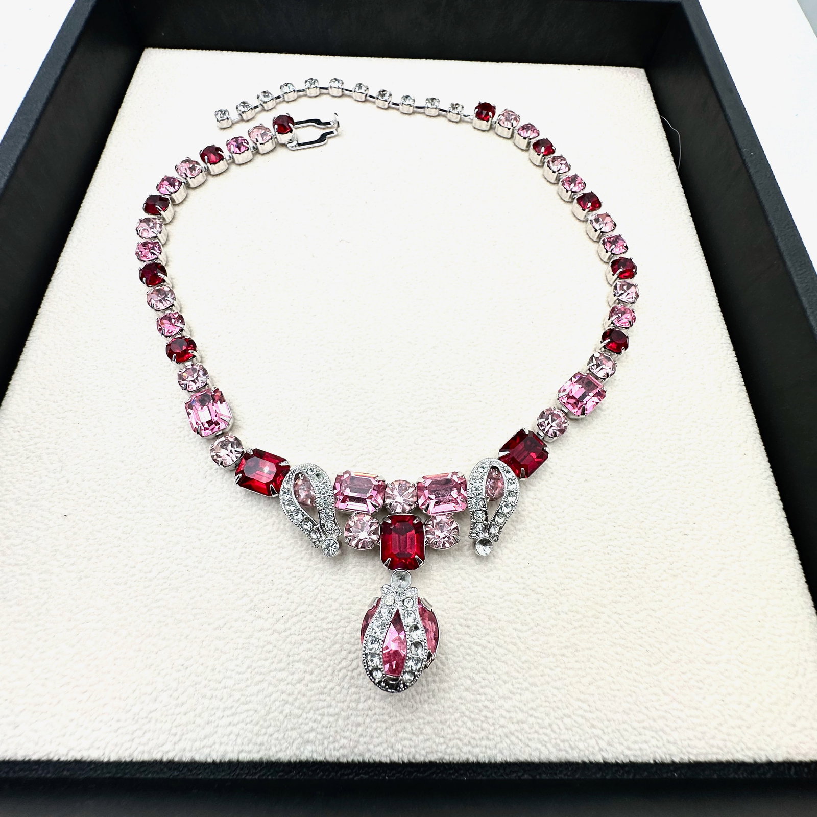 Vintage Eisenberg Pink and Red Glass Rhinestone Silver Tone Necklace 17 Inch (1 of 2)