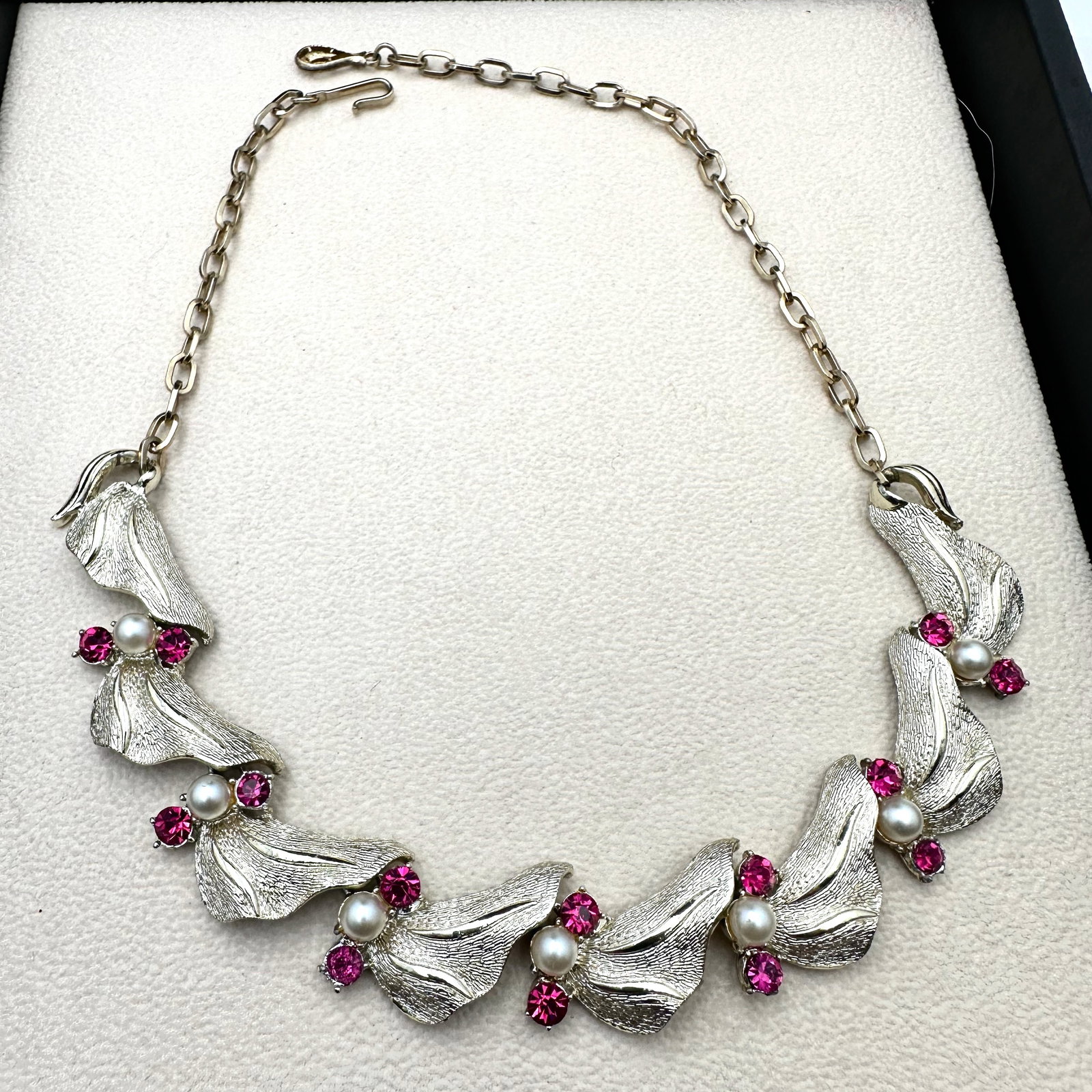Vintage Pink Glass Rhinestone Gold Tone Necklace 17 Inch: Vintage Pink Glass Rhinestone Gold Tone Necklace 17 Inch
