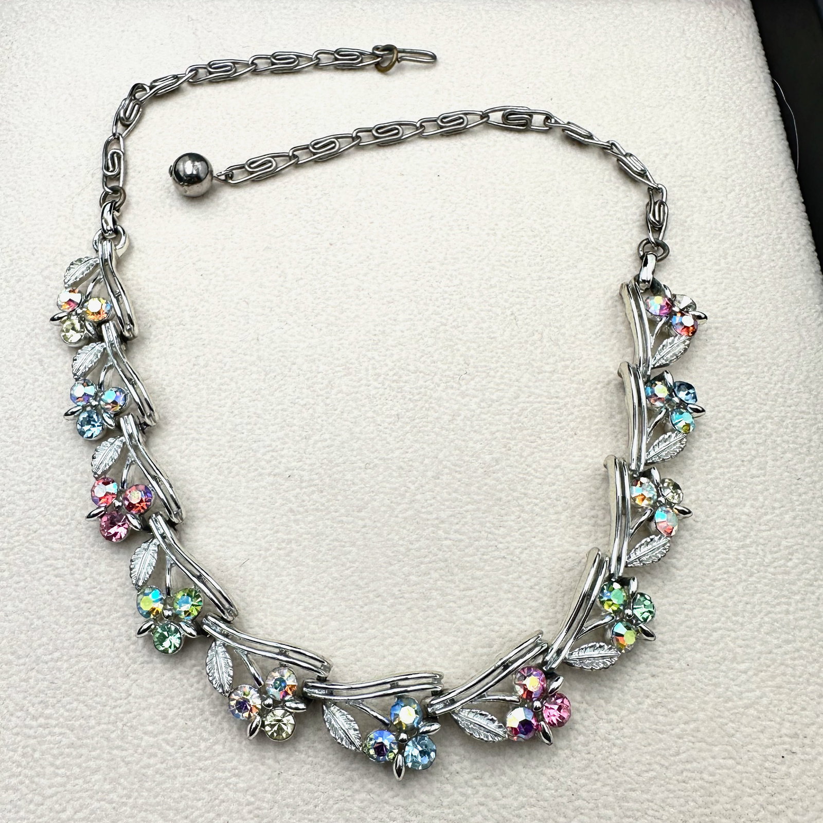 Vintage Pastel Glass Rhinestone Silver Tone Necklace 17 Inch (1 of 2)