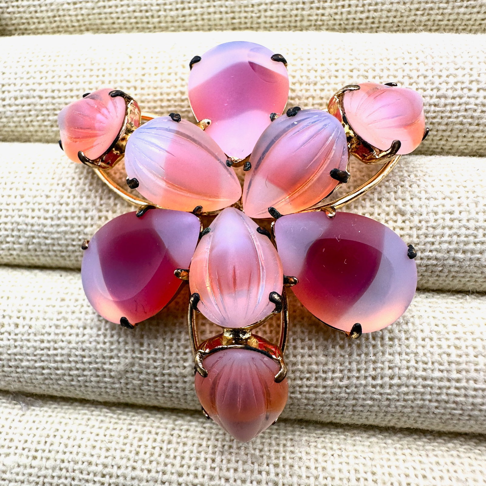 Vintage Pink Givre Glass Rhinestone Gold Tone Brooch Pin 2 Inch: Vintage Pink Givre Glass Rhinestone Gold Tone Brooch Pin 2 Inch
