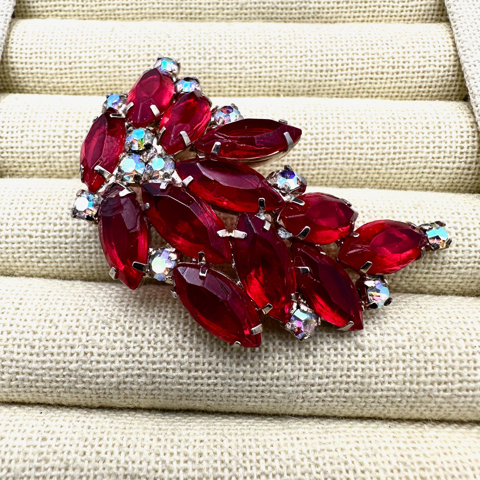 Vintage Red Glass Rhinestone Gold Tone Brooch Pin 2.25 Inch: Vintage Red Glass Rhinestone Gold Tone Brooch Pin 2.25 Inch