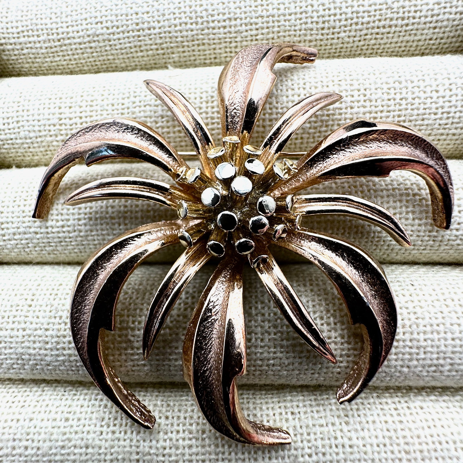 Vintage Marboux Gold Tone Large Flower Brooch Pin 2.5 Inch (1 of 2)