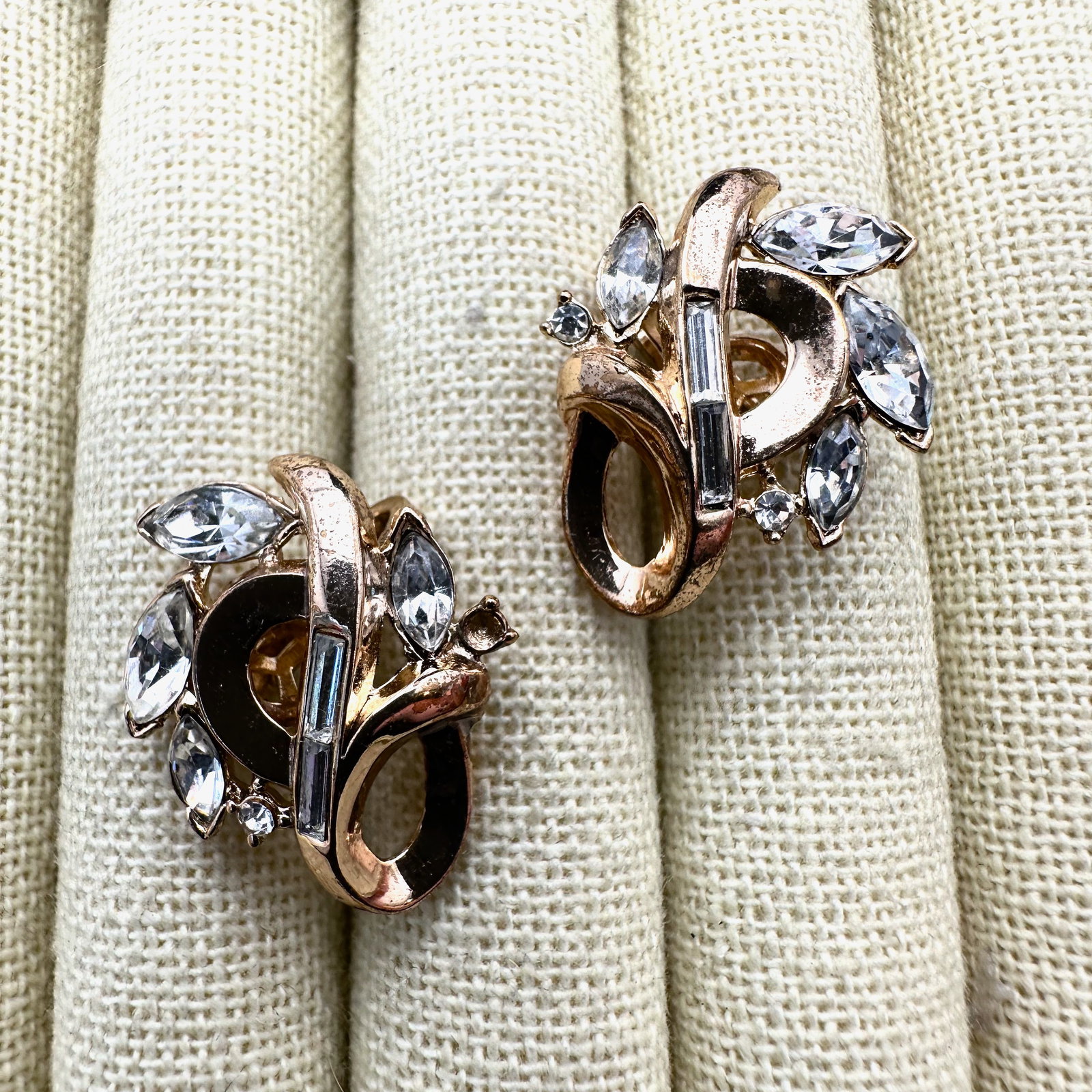 Vintage Trifari Clear Glass Rhinestone Gold Tone Clip Earrings (1 of 2)