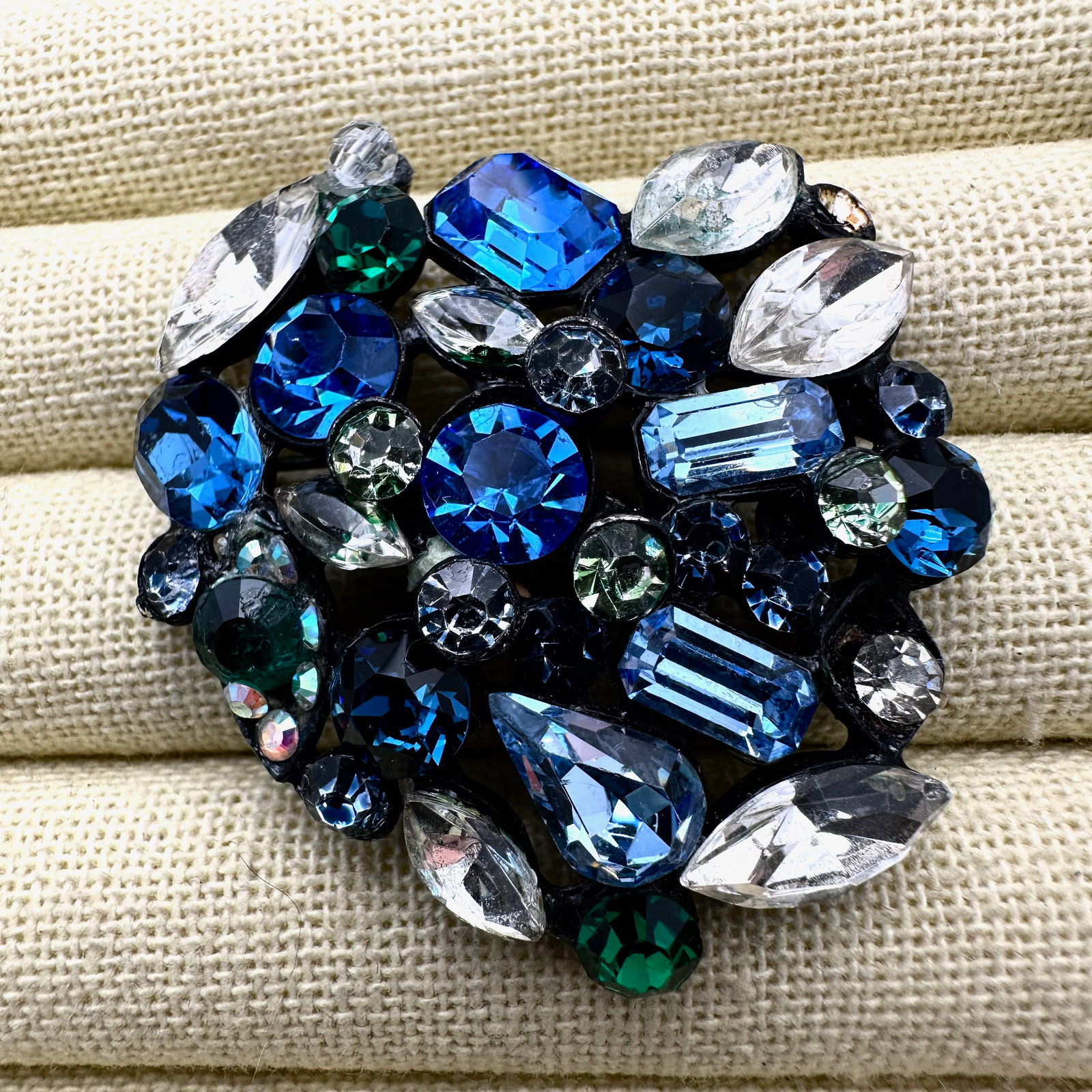 Vintage Multicolor Glass Rhinestone Black Japanned Metal Brooch Pin 2 Inch: Vintage Multicolor Glass Rhinestone Black Japanned Metal Brooch Pin 2 Inch