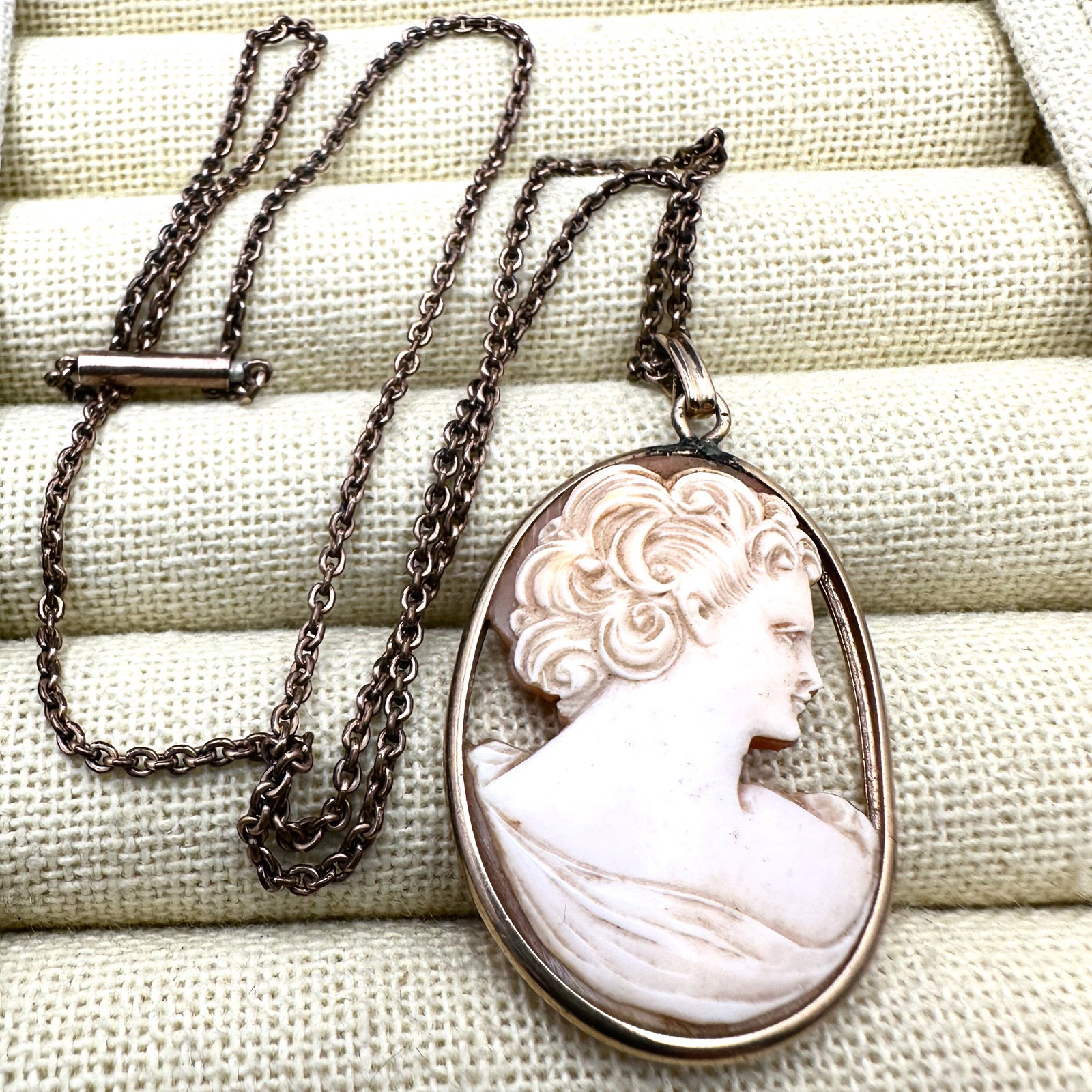 Antique Carved Shell Cameo Gold Filled Pendant Necklace 18 Inch Chain: Antique Carved Shell Cameo Gold Filled Pendant Necklace 18 Inch Chain