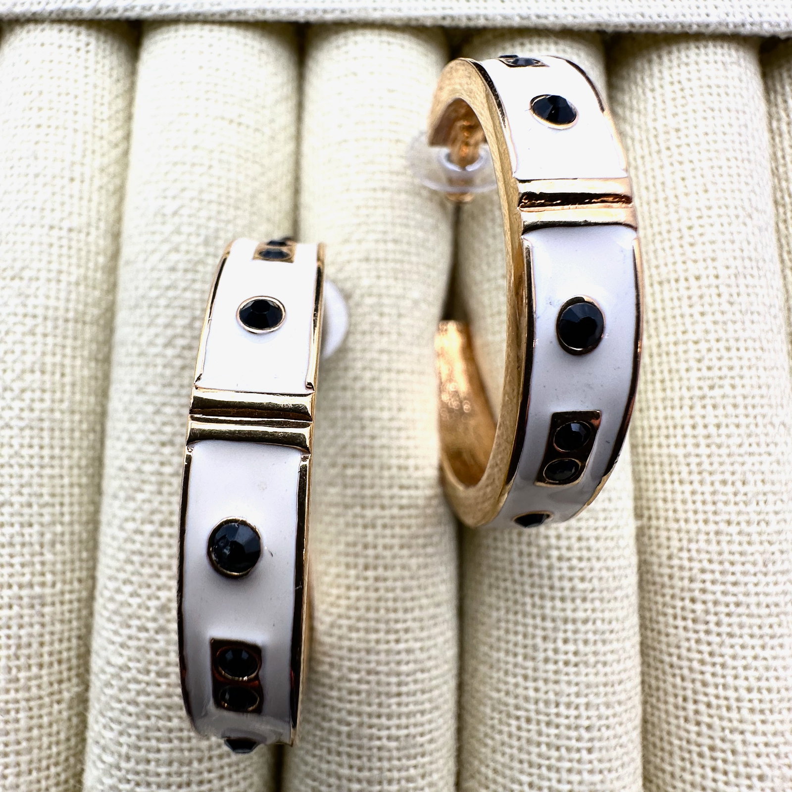 Vintage Kenneth Jay Lane KJL Black and Off White Gold Tone 1.5 Inch Pierced Hoop Earrings: Vintage Kenneth Jay Lane KJL Black and Off White Gold Tone 1.5 Inch Pierced Hoop Earrings