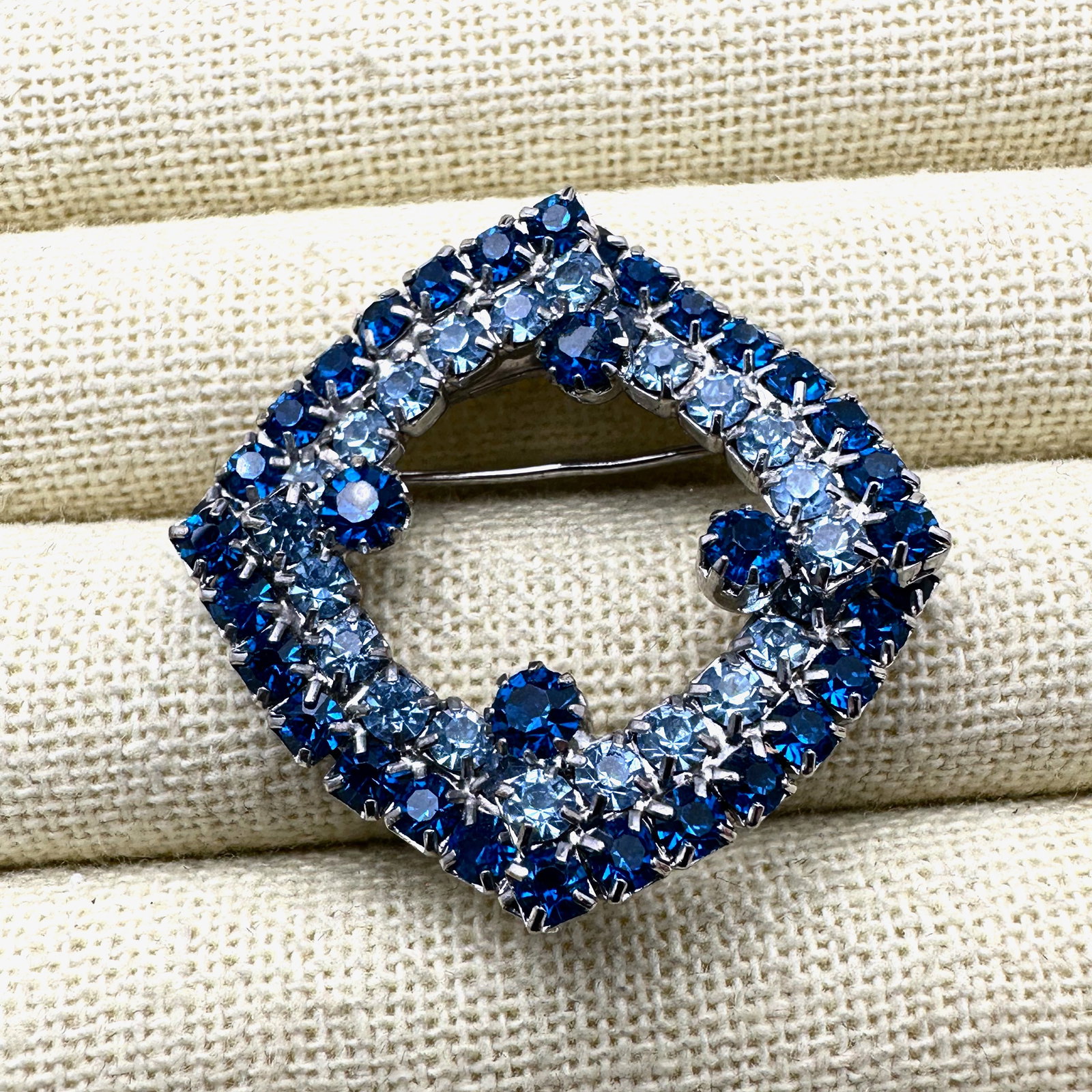 Vintage Light and Dark Blue Glass Rhinestone Silver Tone Brooch Pin 1.5 Inch (1 of 2)