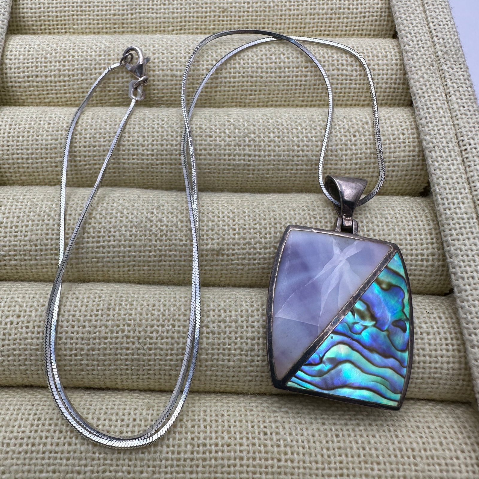 Sterling Silver Mother of Pearl Pendant Necklace 18 Inch Chain: Sterling Silver Mother of Pearl Pendant Necklace 18 Inch Chain