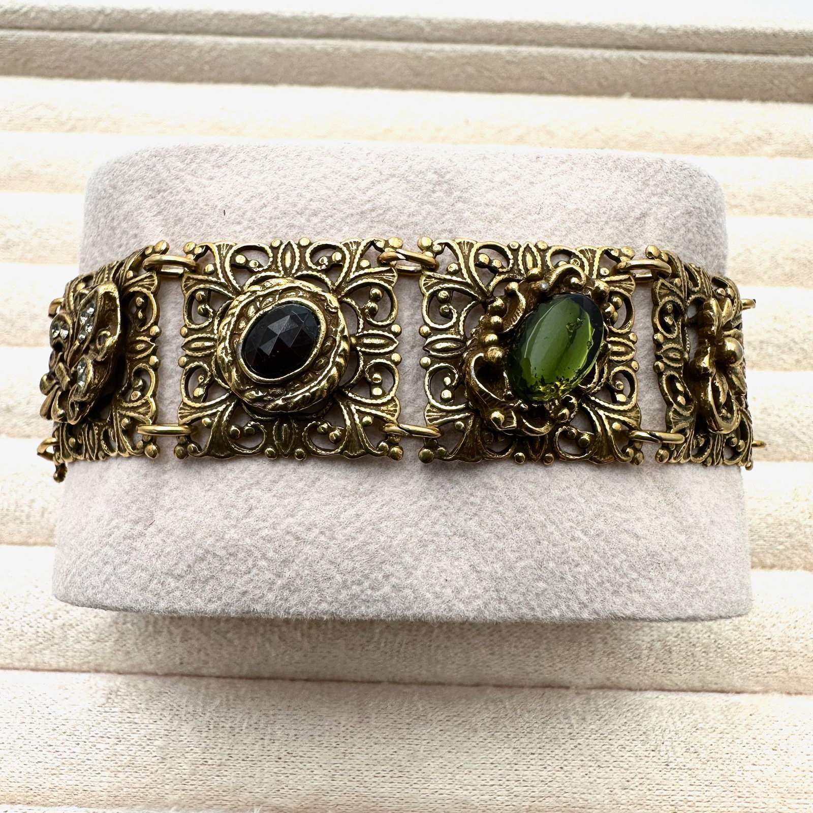 Vintage Goldette Bracelet Multicolor Stones Gold Tone Filigree Size 7.25 Inch (1 of 3)