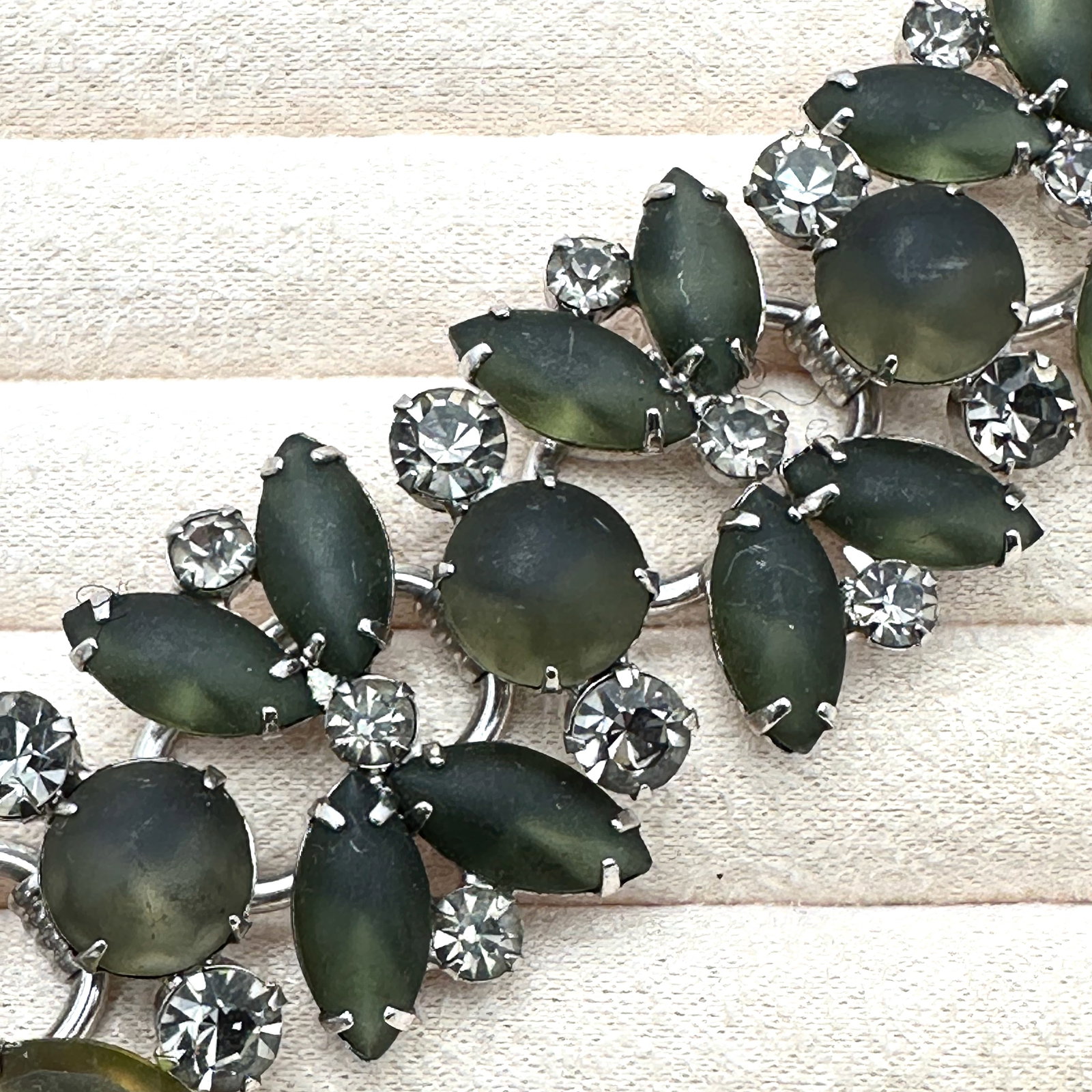 Vintage Juliana Grey Green Satin Glass Rhinestone Silver Tone 5 Link Bracelet 7.25 Inch: Vintage Juliana Grey Green Satin Glass Rhinestone Silver Tone 5 Link Bracelet 7.25 Inch