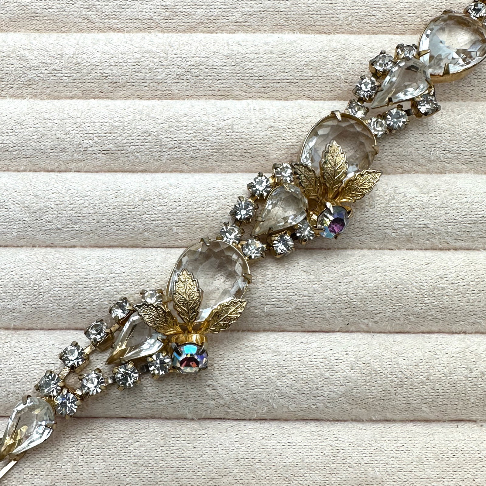 Vintage Juliana Clear Glass Rhinestone Gold Tone Leaf Accents Bracelet 7 Inch: Vintage Juliana Clear Glass Rhinestone Gold Tone Leaf Accents Bracelet 7 Inch