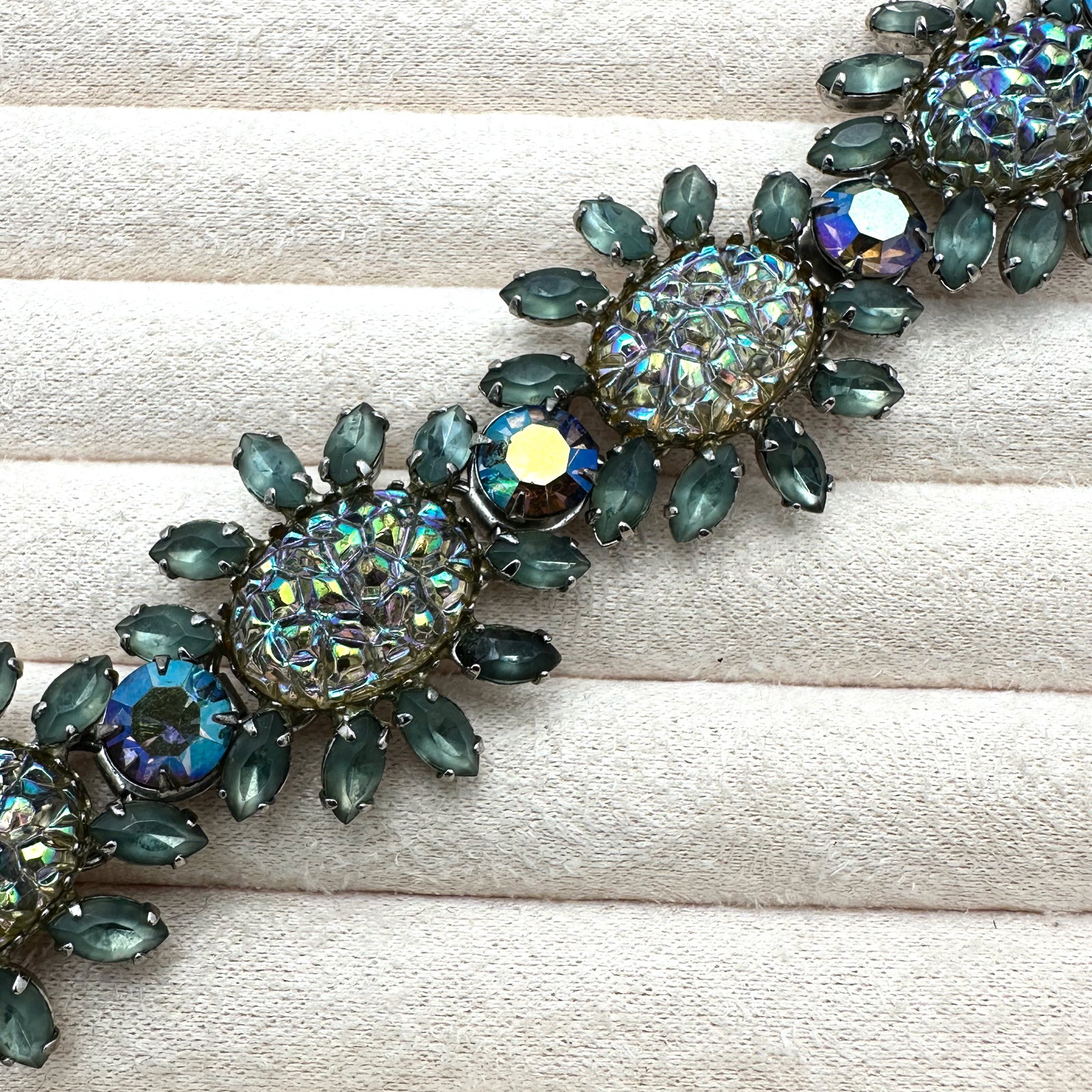 Vintage Grey Aurora Borealis Lava Glass Stone Silver Tone Bracelet Unique Construction 7.25 Inch (1 of 3)