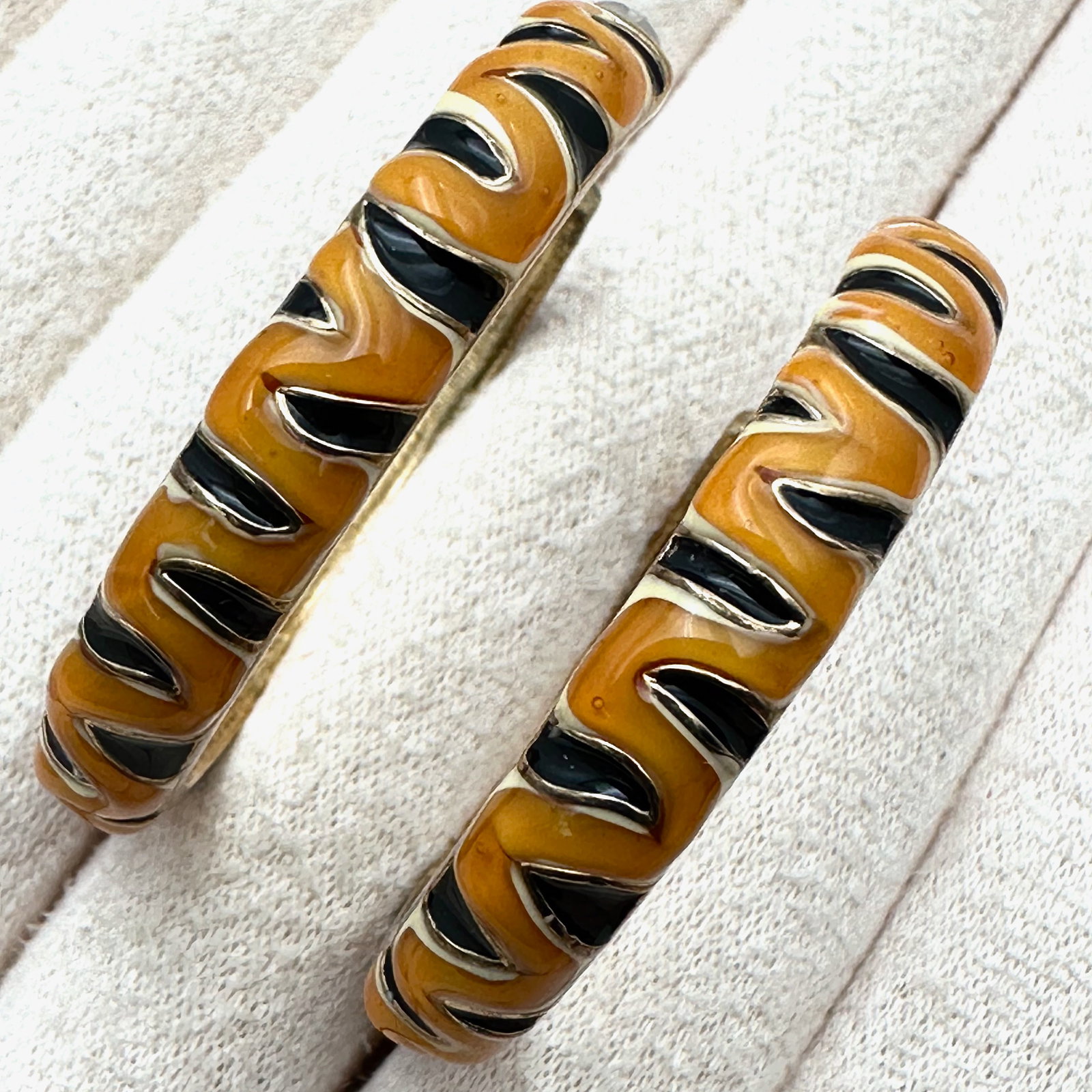 Vintage KJL Kenneth Jay Lane Orange and Black Enamel Gold Tone Pierced Hoop Earrings 1.5 Inch (1 of 2)