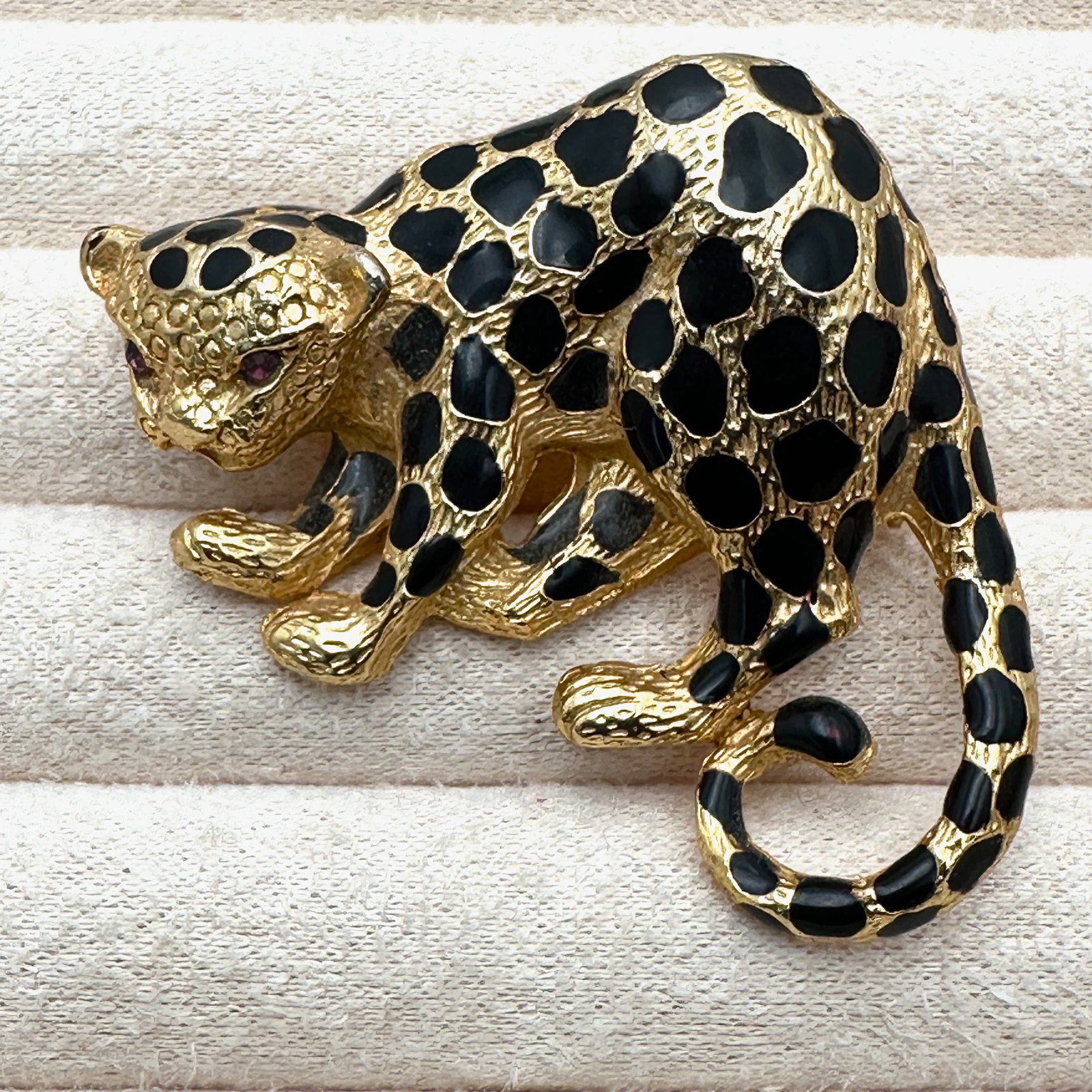 Vintage Park Lane Black Enamel Spotted Jaguar Cougar Gold Tone Brooch Pin Pendant 2 Inch (1 of 2)
