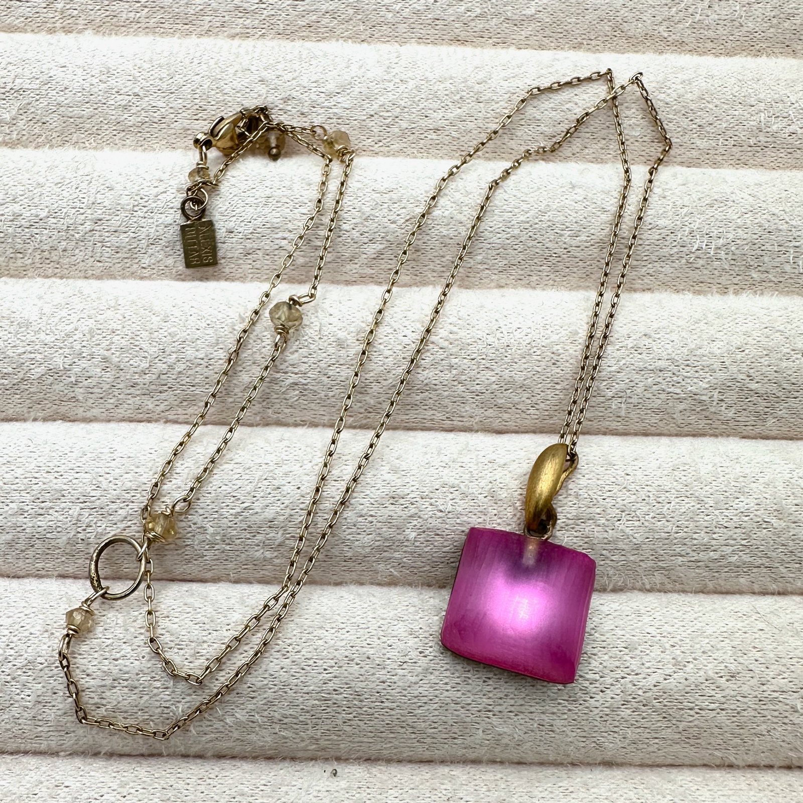 Alexis Bittar Olive Pink Pendant Gold Tone Necklace Chain 16 to 18 Inches: Alexis Bittar Olive Pink Pendant Gold Tone Necklace Chain 16 to 18 Inches