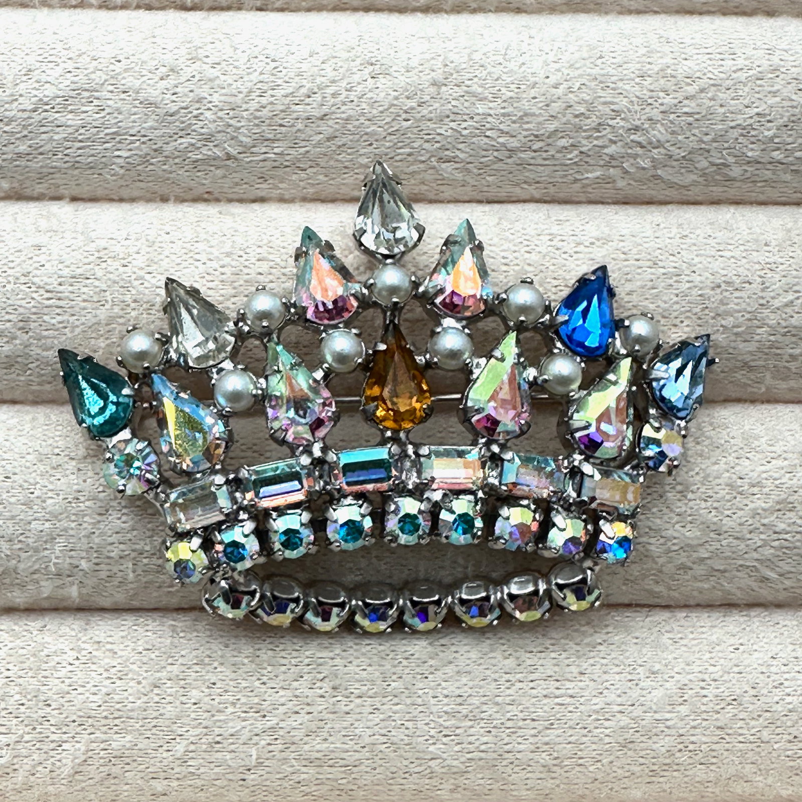 Vintage B David Multicolor Glass Rhinestone Silver Tone Crown Brooch Pin 2 Inch (1 of 2)