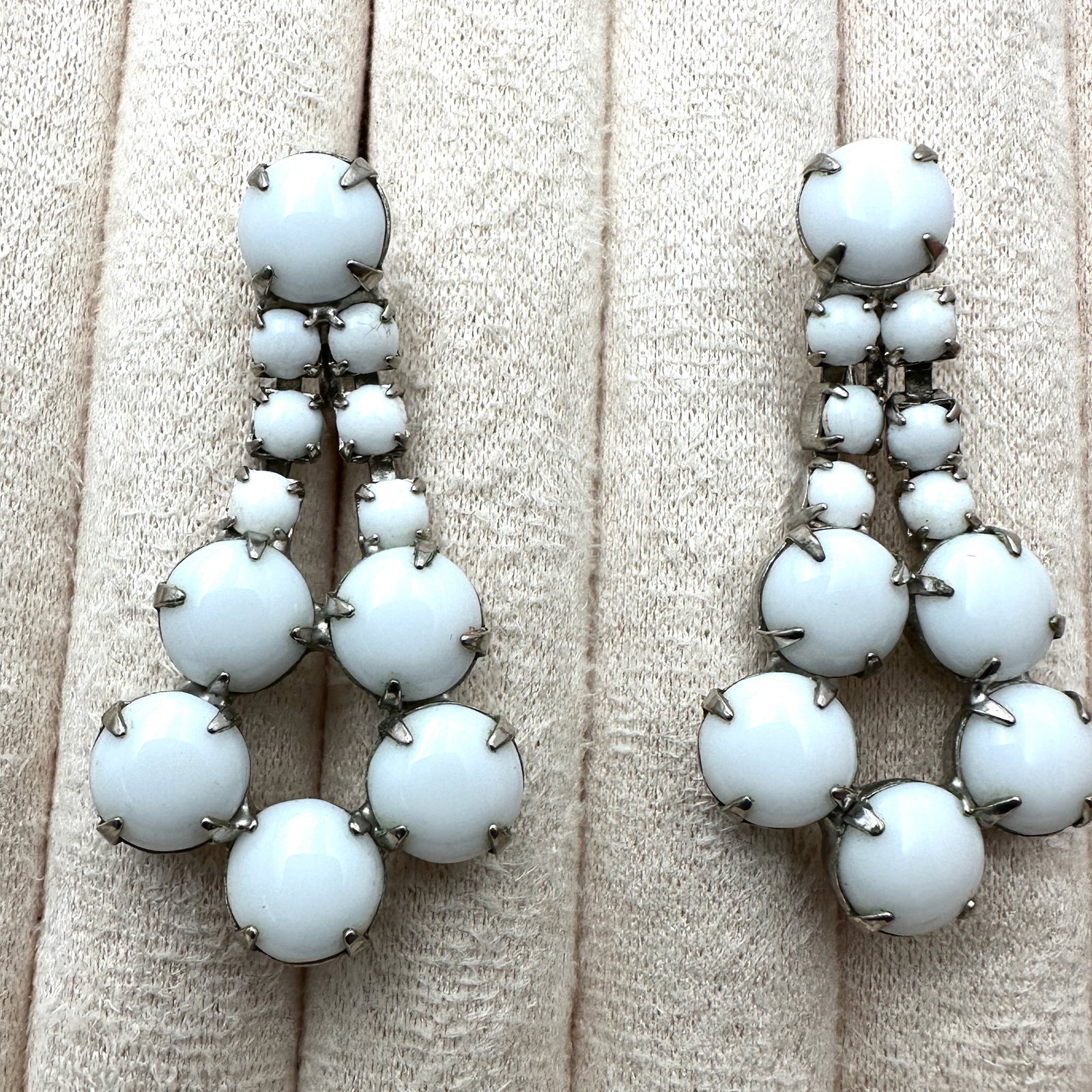 Vintage White Milk Glass Rhinestone Silver Tone Earrings 1.5 Inch: Vintage White Milk Glass Rhinestone Silver Tone Earrings 1.5 Inch