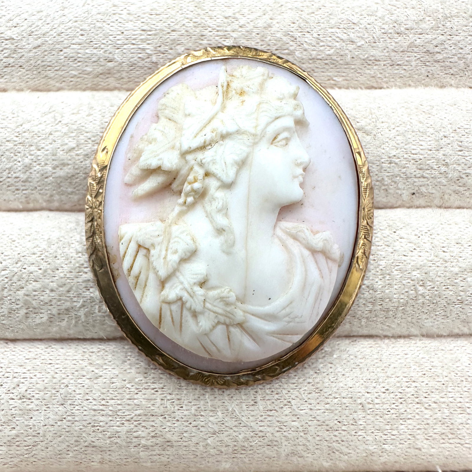 Antique Carved Shell Cameo Gold Filled Pin Pendant 1.5 Inch: Antique Carved Shell Cameo Gold Filled Pin Pendant 1.5 Inch