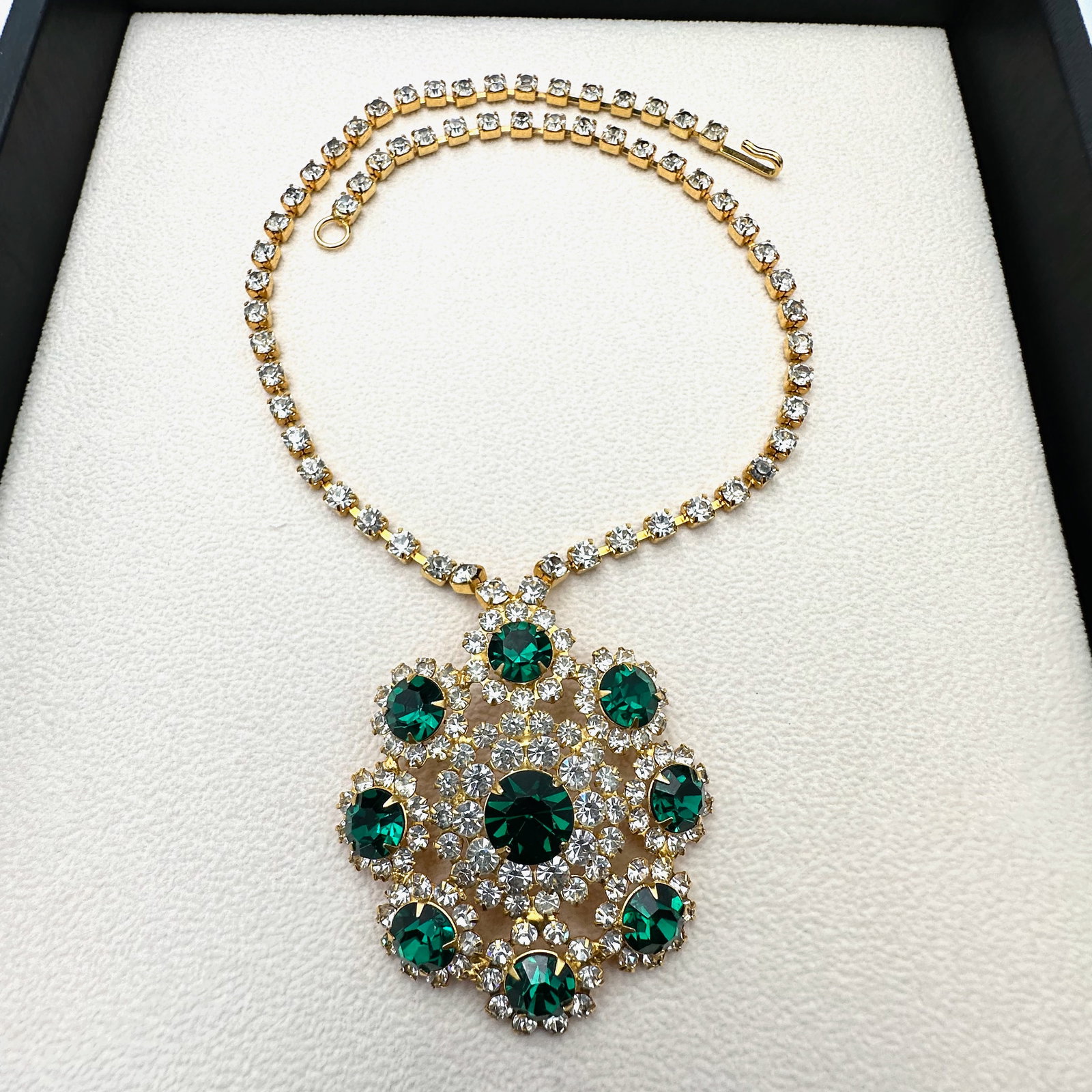 Vintage Emerald Green and Clear Glass Rhinestone Gold Tone Necklace 16 Inch Wearable Length: Vintage Emerald Green and Clear Glass Rhinestone Gold Tone Necklace 16 Inch Wearable Length