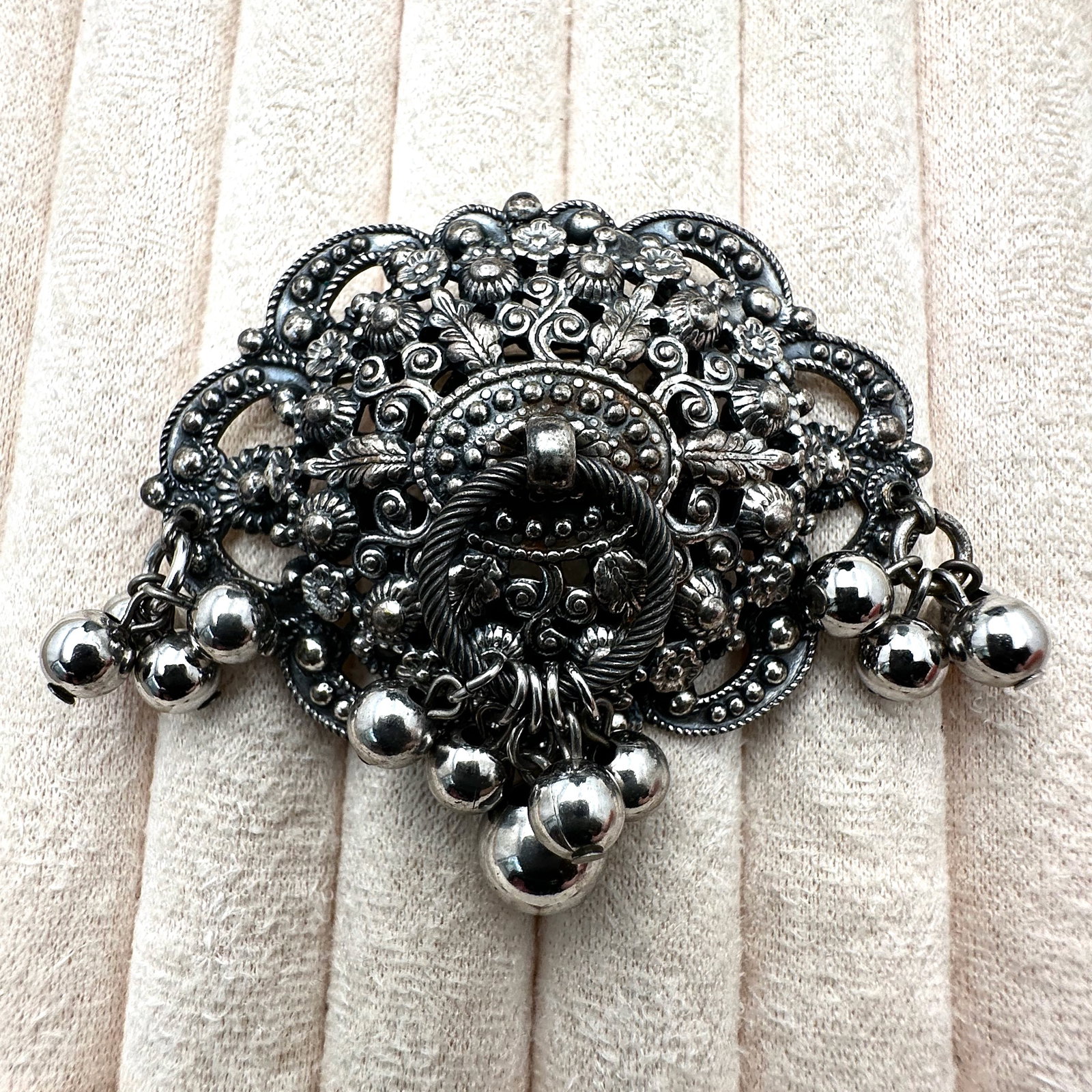 Vintage Silver Tone Filigree Brooch Pin 3 Inch: Vintage Silver Tone Filigree Brooch Pin 3 Inch