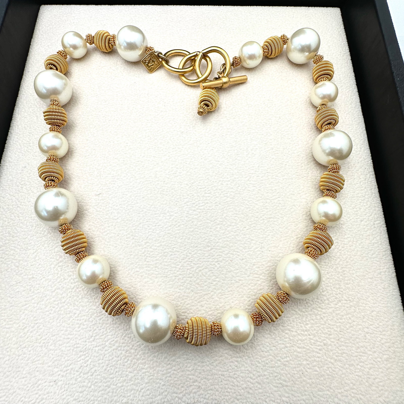 Vintage Anne Klein Pearl and Matte Gold Tone Toggle Clasp Necklace 18 Inch: Vintage Anne Klein Pearl and Matte Gold Tone Toggle Clasp Necklace 18 Inch