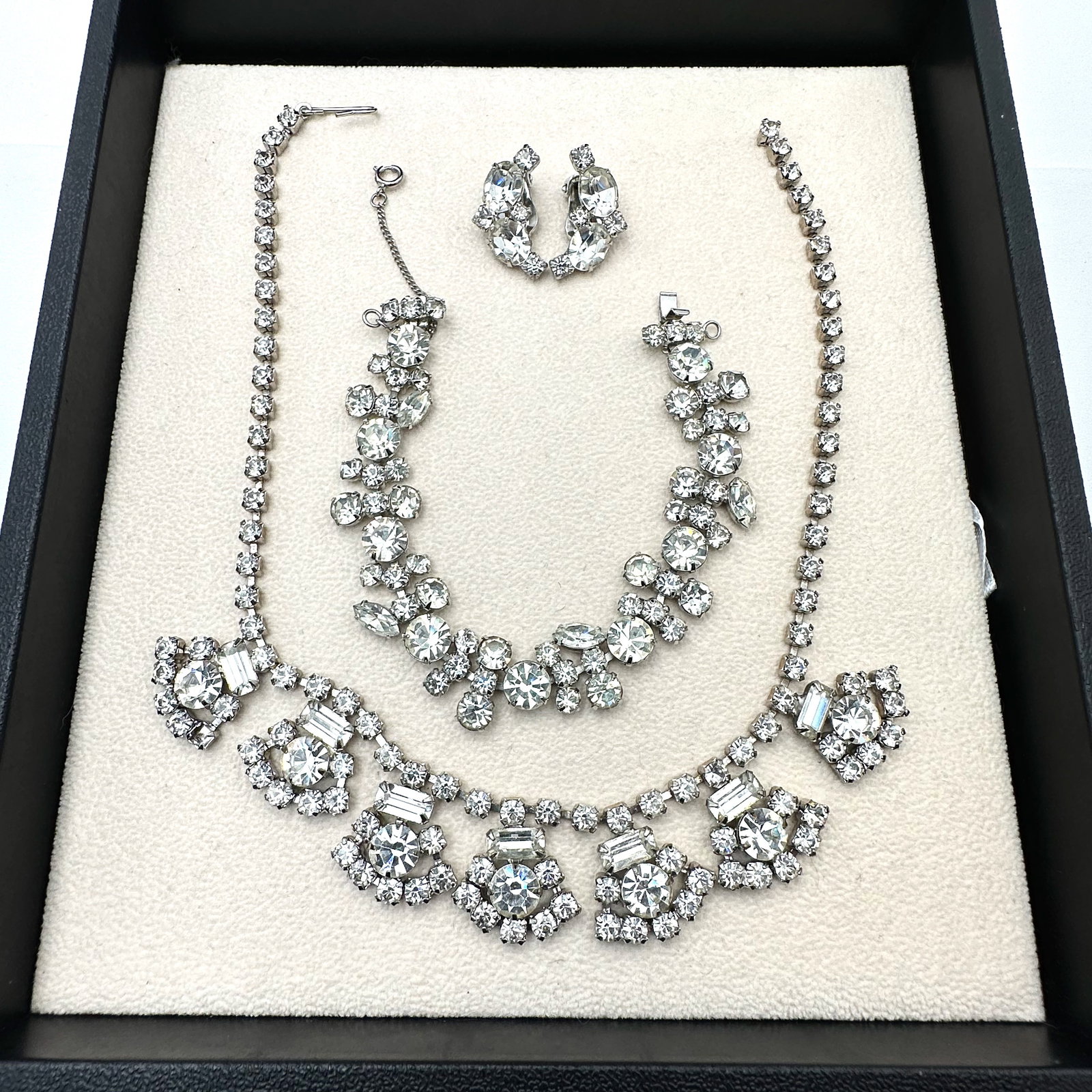 Vintage Weiss Clear Glass Rhinestone Silver Tone Necklace Bracelet Clip Earrings (1 of 2)