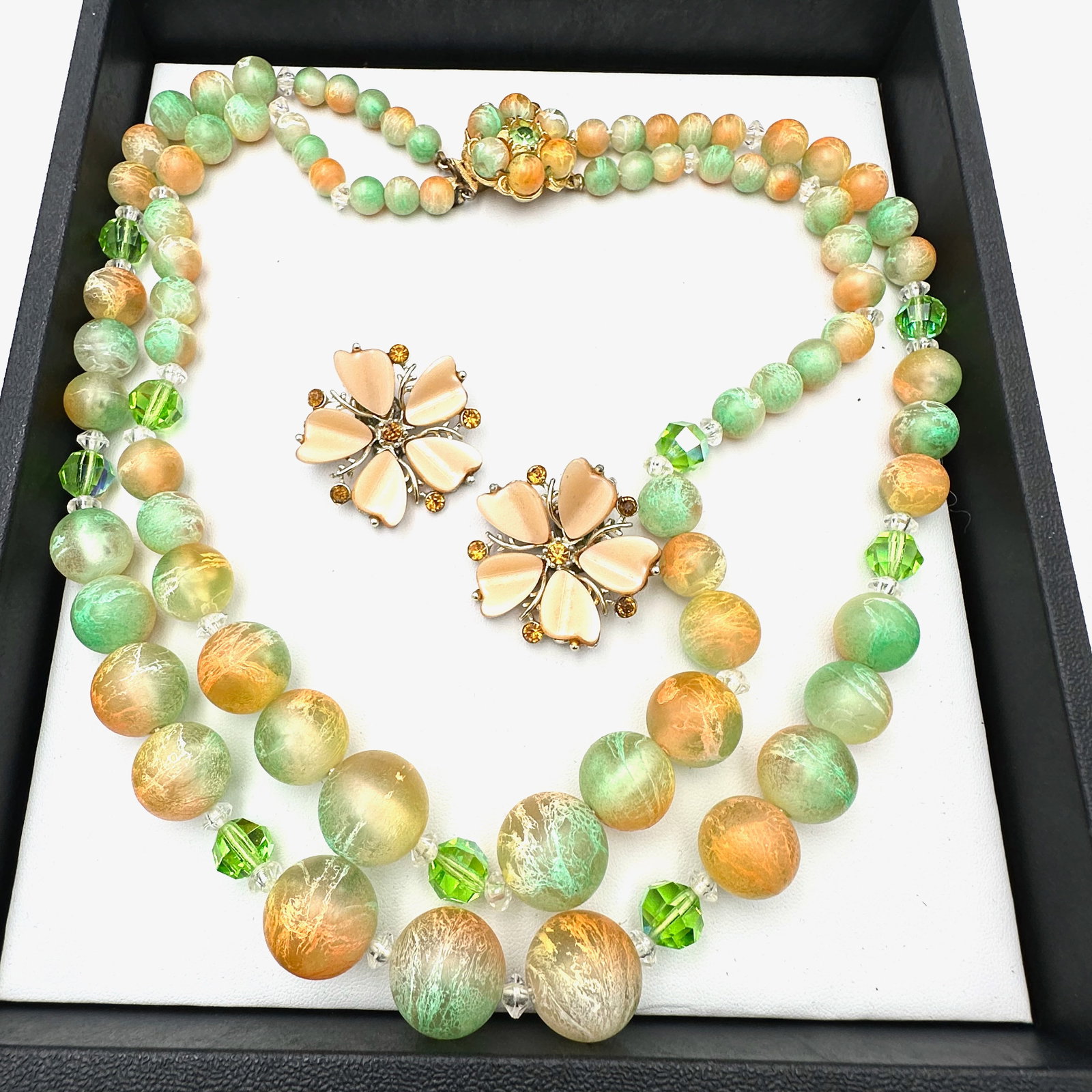 Vintage Mid Century Retro Green Orange Multi Strand Necklace and Thermoset Clip Earrings: Vintage Mid Century Retro Green Orange Multi Strand Necklace and Thermoset Clip Earrings