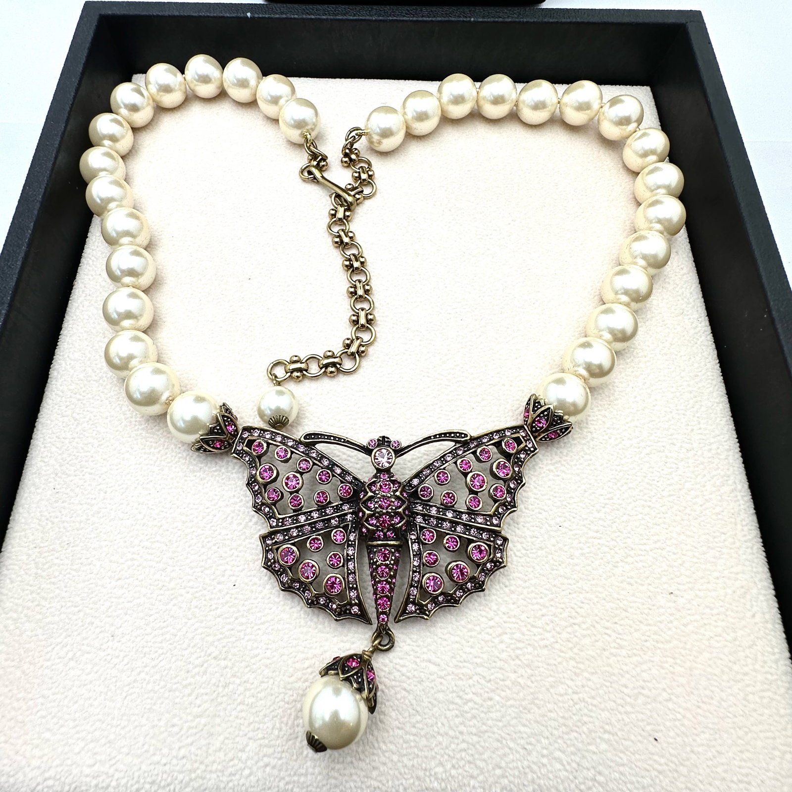 Heidi Daus Pink Crystal Butterfly Pendant Glass Pearl Bronze Tone Necklace 16 to 20 Inch (1 of 2)