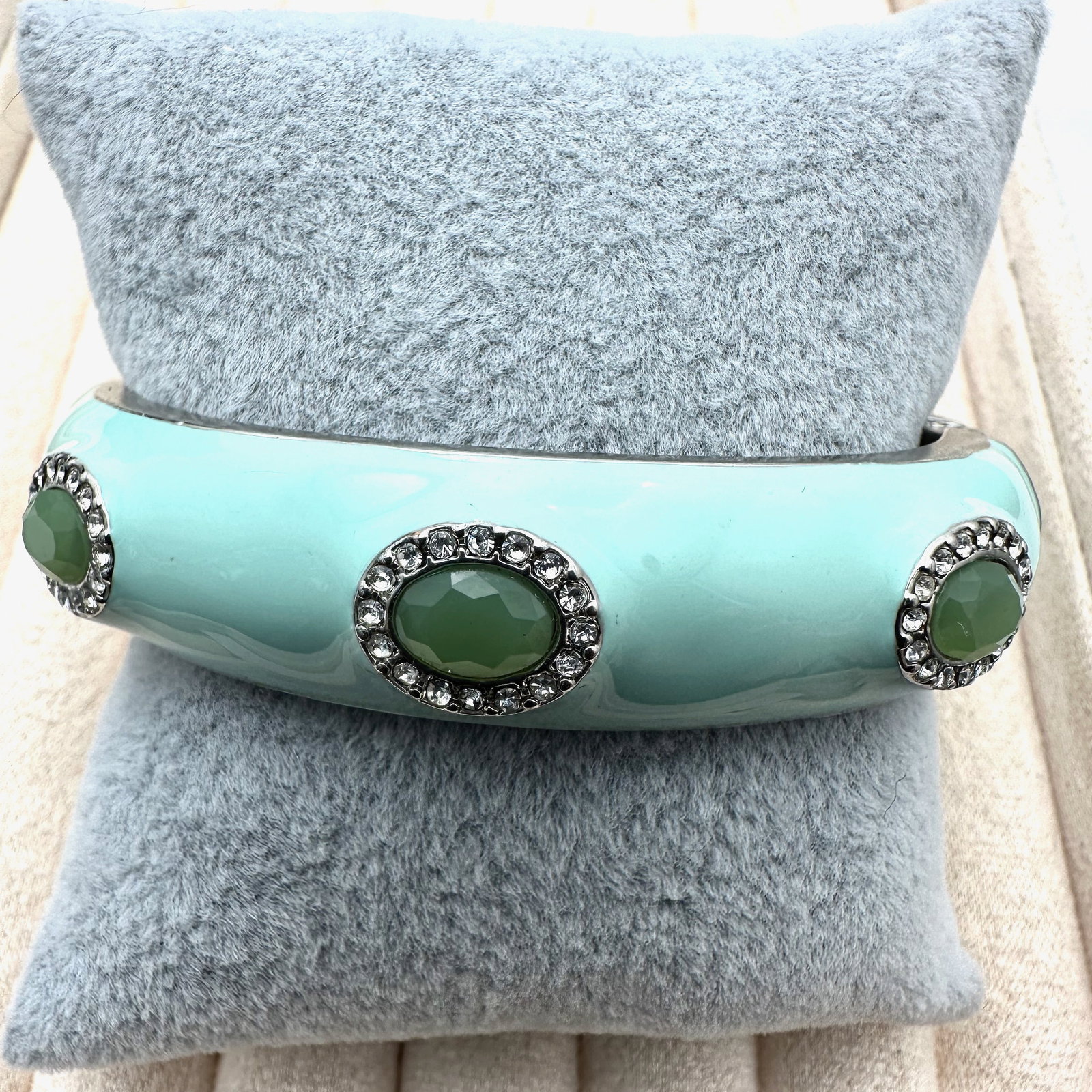 Green Crystal Enamel Silver Tone Hinged Bangle Bracelet Nice Quality 7 Inch (1 of 2)
