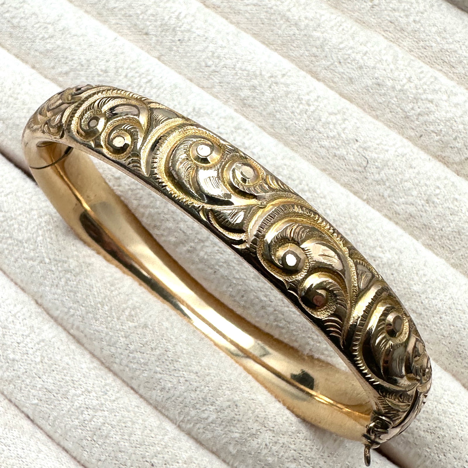 Antique Gold Filled Hinged Bangle Bracelet 7 Inch (1 of 2)