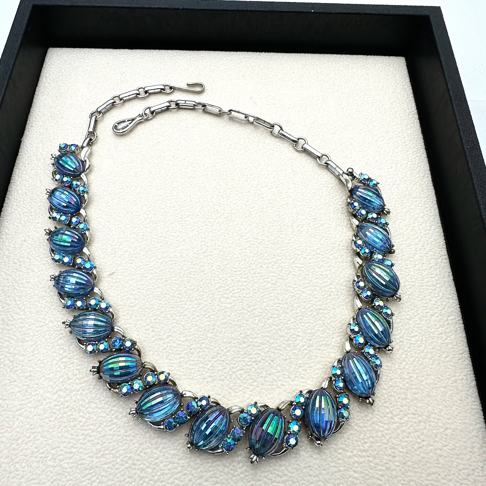 Vintage Coro Peacock Pressed Glass Rhinestone Silver Tone Necklace 16 Inch (1 of 2)