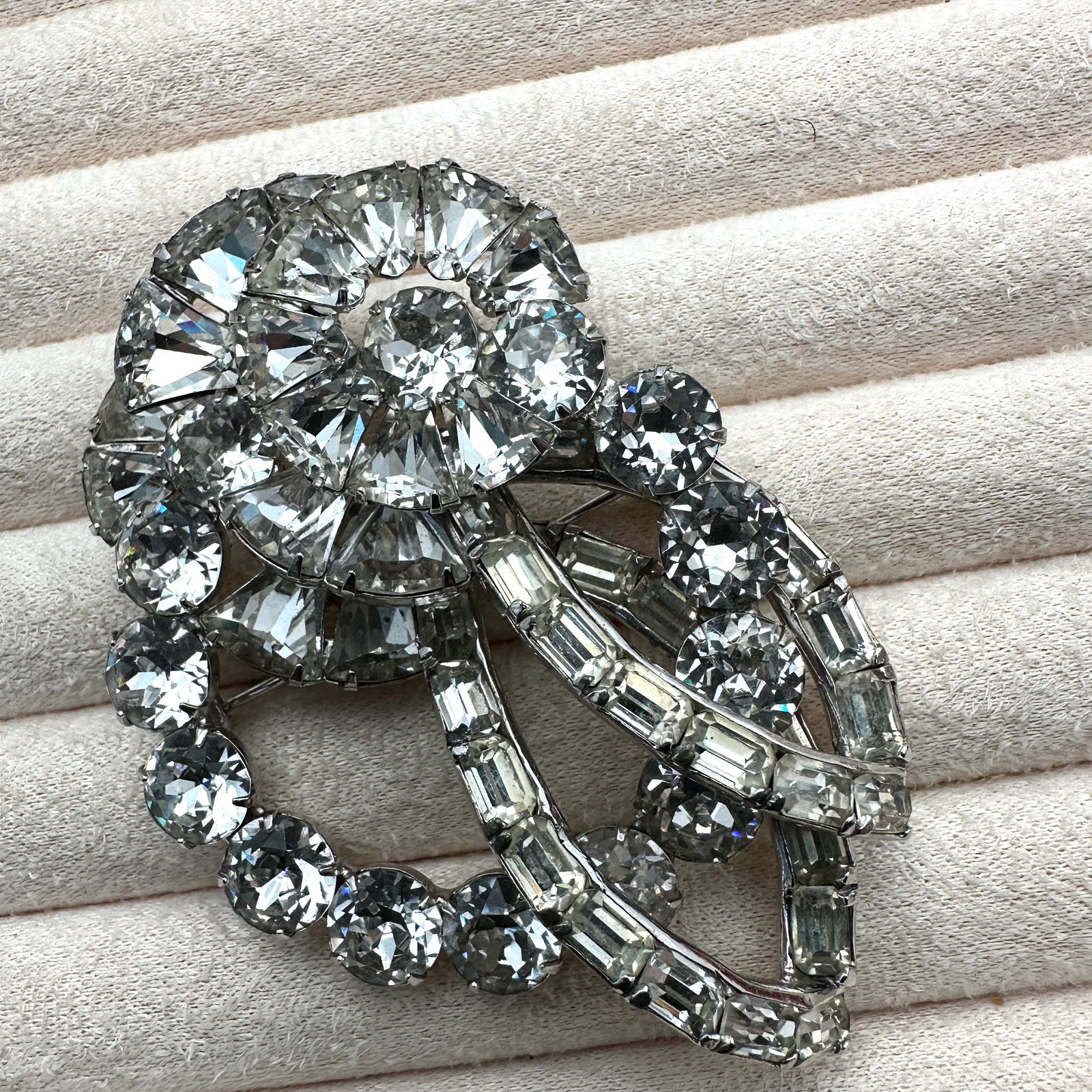 Vintage Eisenberg Clear Glass Rhinestone Silver Tone Brooch Pin 3 Inch Pristine Condition: Vintage Eisenberg Clear Glass Rhinestone Silver Tone Brooch Pin 3 Inch Pristine Condition