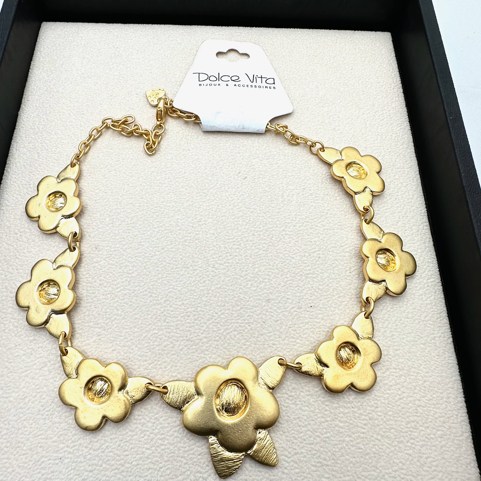 Vintage Dolce Vita Paris Matte Gold Tone Flower Design Necklace 16 Inch Original Tags Attached: Vintage Dolce Vita Paris Matte Gold Tone Flower Design Necklace 16 Inch Original Tags Attached