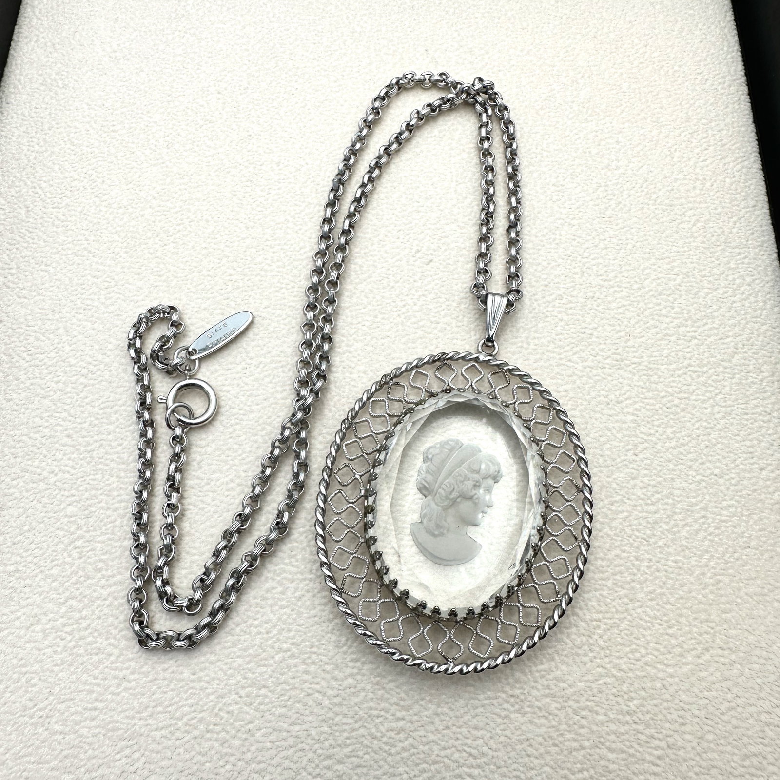 Vintage Whiting and Davis Clear Intaglio Glass Cameo Silver Tone Pendant Necklace 24 Inch Chain: Vintage Whiting and Davis Clear Intaglio Glass Cameo Silver Tone Pendant Necklace 24 Inch Chain