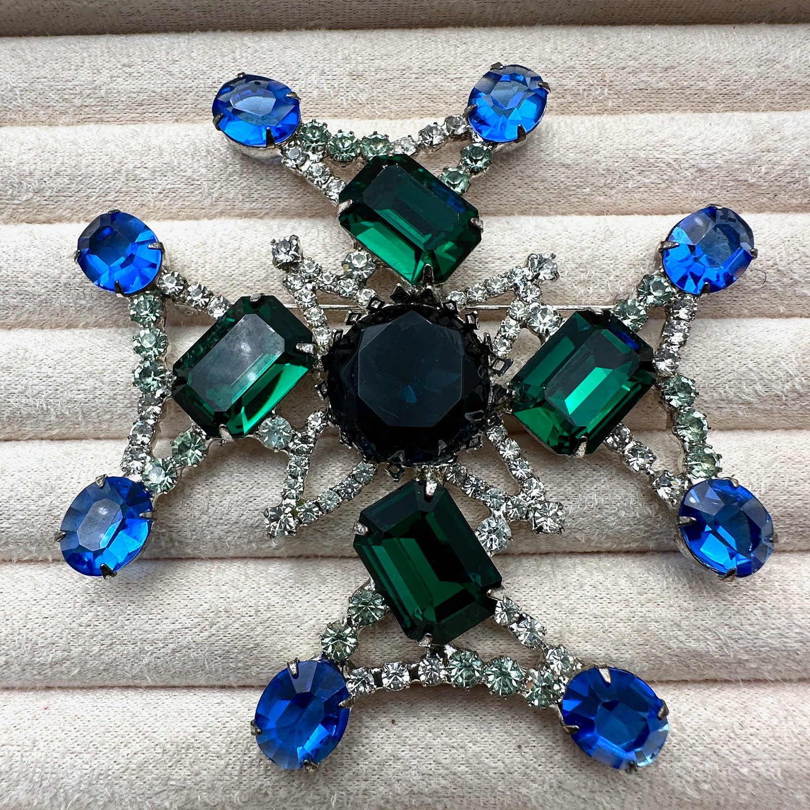 Vintage Blue And Green Glass Rhinestone Silver Tone Large Maltese Cross Silver Tone Brooch Pin 4 (1 of 2)